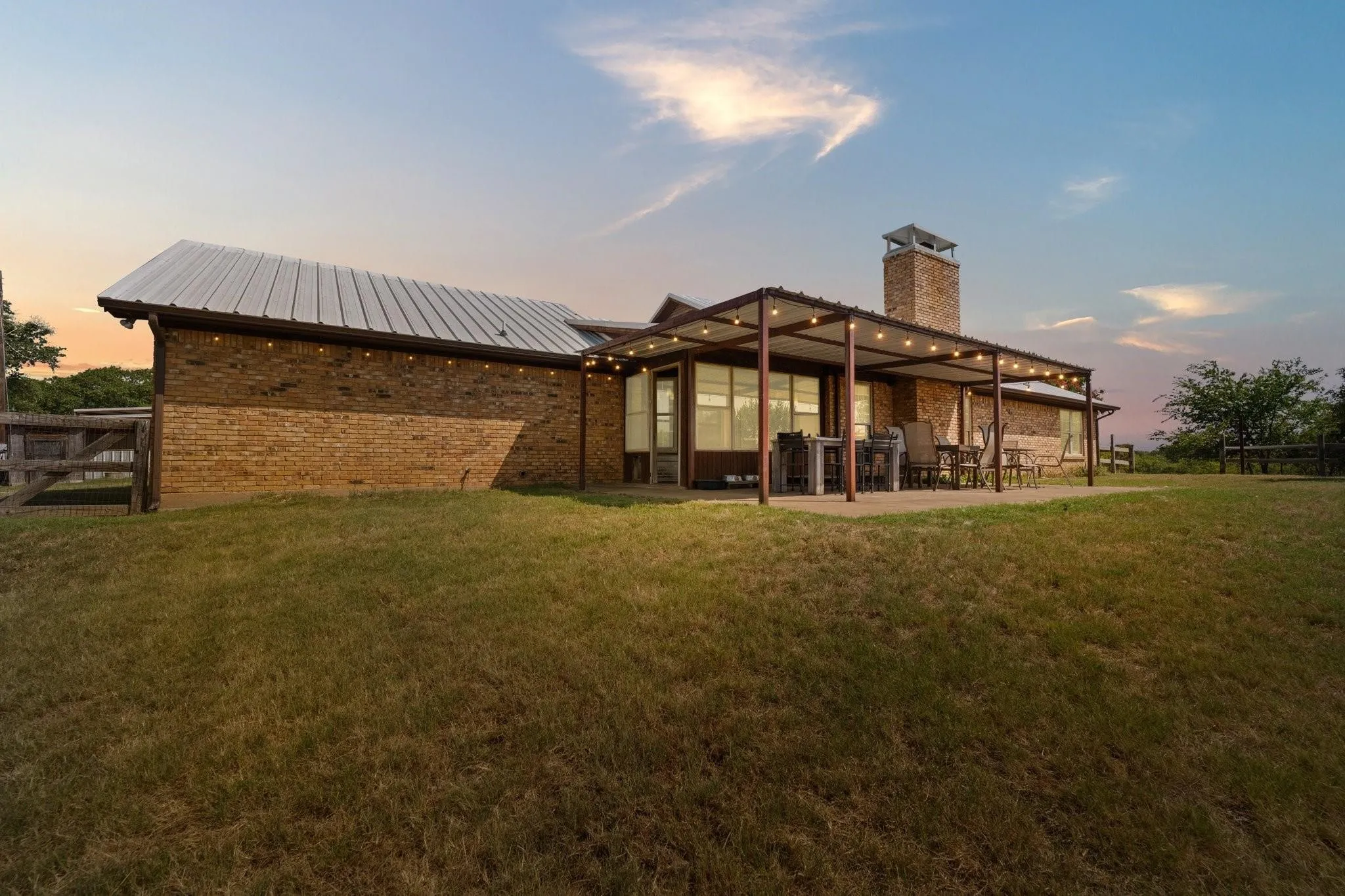 The perfect place to sit outside, watch the sunset and enjoy your animals! Quiet, peaceful, and serene.