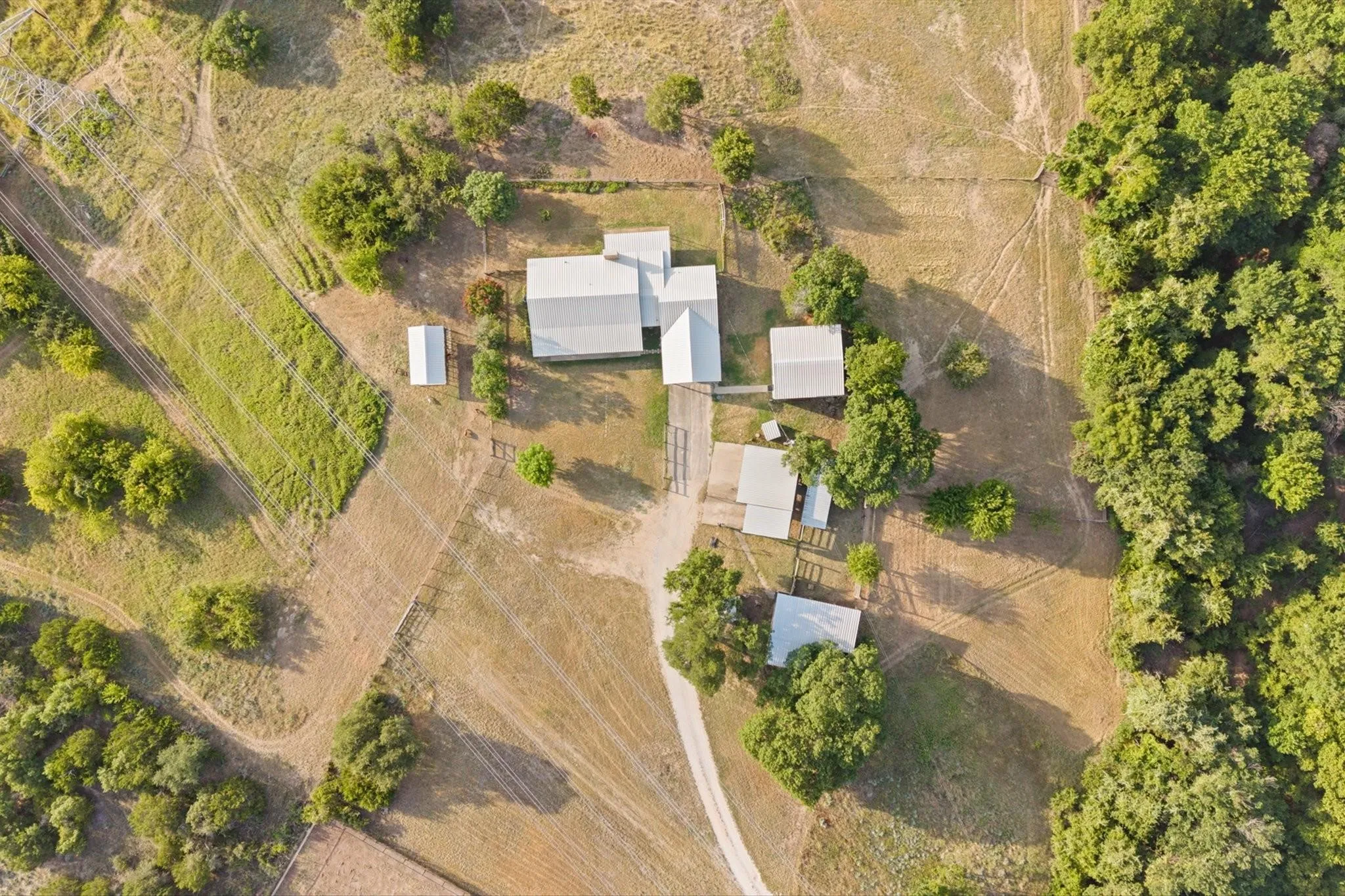 Farm For Sale in Parker County , 271 Jupiter Trail, Weatherford, Texas 76088, 4 Bedroom, 3 Bathroom, 2 Garage spaces, 2,584 Sqft, built in 1984, mls#21393845, Real Estate Agent in Weatherford, Homes For Sale in Parker county, Homes For Sale in Weatherford, Realtor in Weatherford Texas, Real Estate Brokerage Independent Realty Texas, Luminita Cordes Realtor