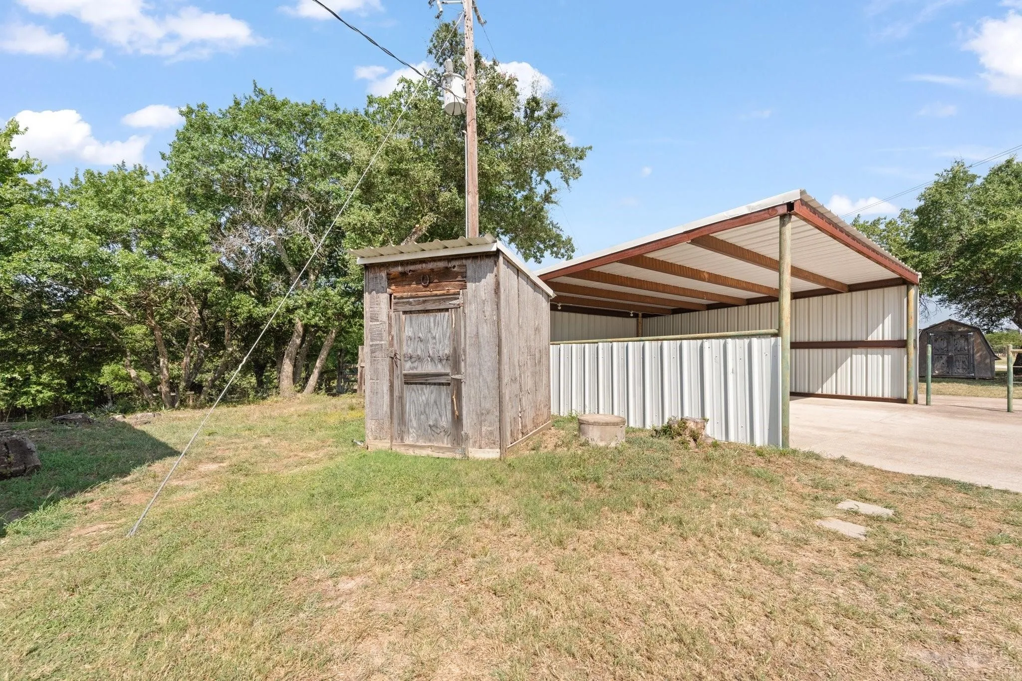 Well house and view of the 2ND carport.