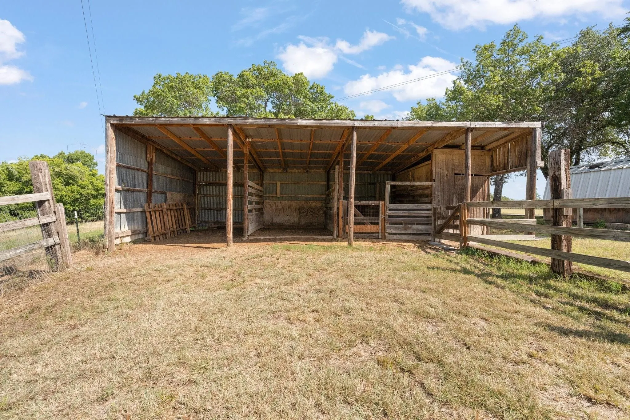 AND a 3 stall barn with a tack/feed room!!
