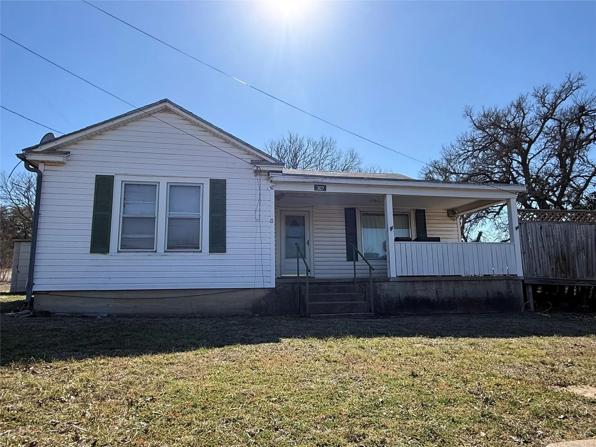 Single Family Residence For Sale in Palo Pinto County , 307 Cedar Street, Palo Pinto, Texas 76484, 2 Bedroom, 1 Bathroom, Garage spaces, 1,268 Sqft, built in 1948, mls#21390462, Real Estate Agent in Palo Pinto, Homes For Sale in Palo Pinto county, Homes For Sale in Palo Pinto, Realtor in Palo Pinto Texas, Real Estate Brokerage Independent Realty Texas, Luminita Cordes Realtor