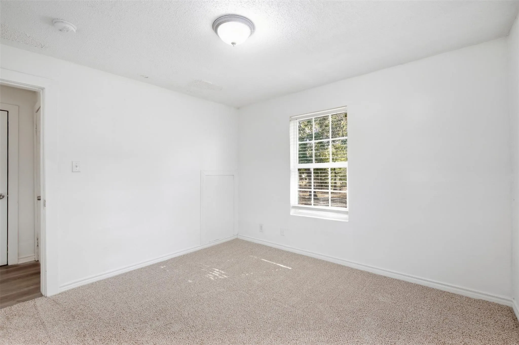 Single Family Residence For Sale in Fannin County , 1916 Liberty Street, Bonham, Texas 75418, 2 Bedroom, 1 Bathroom, Garage spaces, 704 Sqft, built in 1940, mls#21394912, Real Estate Agent in Bonham, Homes For Sale in Fannin county, Homes For Sale in Bonham, Realtor in Bonham Texas, Real Estate Brokerage Independent Realty Texas, Luminita Cordes Realtor