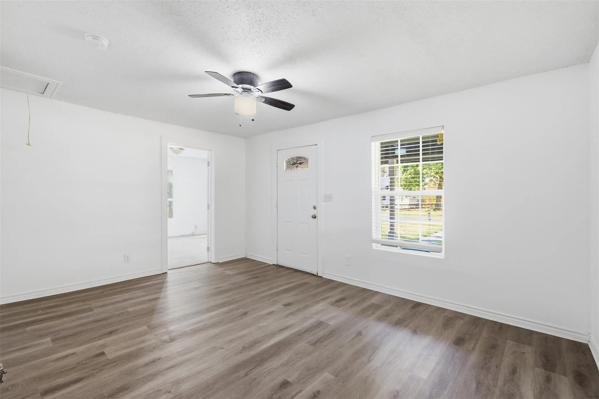 Single Family Residence For Sale in Fannin County , 1916 Liberty Street, Bonham, Texas 75418, 2 Bedroom, 1 Bathroom, Garage spaces, 704 Sqft, built in 1940, mls#21394912, Real Estate Agent in Bonham, Homes For Sale in Fannin county, Homes For Sale in Bonham, Realtor in Bonham Texas, Real Estate Brokerage Independent Realty Texas, Luminita Cordes Realtor