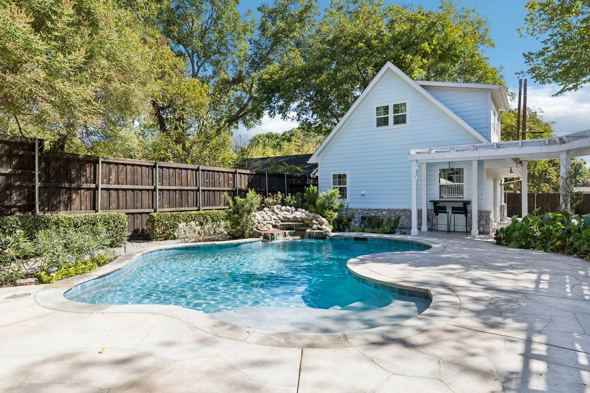 Single Family Residence For Sale in Collin County , 414 N Waddill Street, Mc Kinney, Texas 75069, 4 Bedroom, 4 Bathroom, 2 Garage spaces, 3,683 Sqft, built in 2012, mls#21393614, Real Estate Agent in Mc Kinney, Homes For Sale in Collin county, Homes For Sale in Mc Kinney, Realtor in Mc Kinney Texas, Real Estate Brokerage Independent Realty Texas, Luminita Cordes Realtor