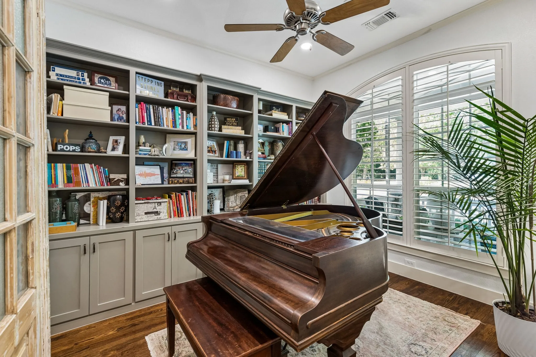 Single Family Residence For Sale in Collin County , 414 N Waddill Street, Mc Kinney, Texas 75069, 4 Bedroom, 4 Bathroom, 2 Garage spaces, 3,683 Sqft, built in 2012, mls#21393614, Real Estate Agent in Mc Kinney, Homes For Sale in Collin county, Homes For Sale in Mc Kinney, Realtor in Mc Kinney Texas, Real Estate Brokerage Independent Realty Texas, Luminita Cordes Realtor