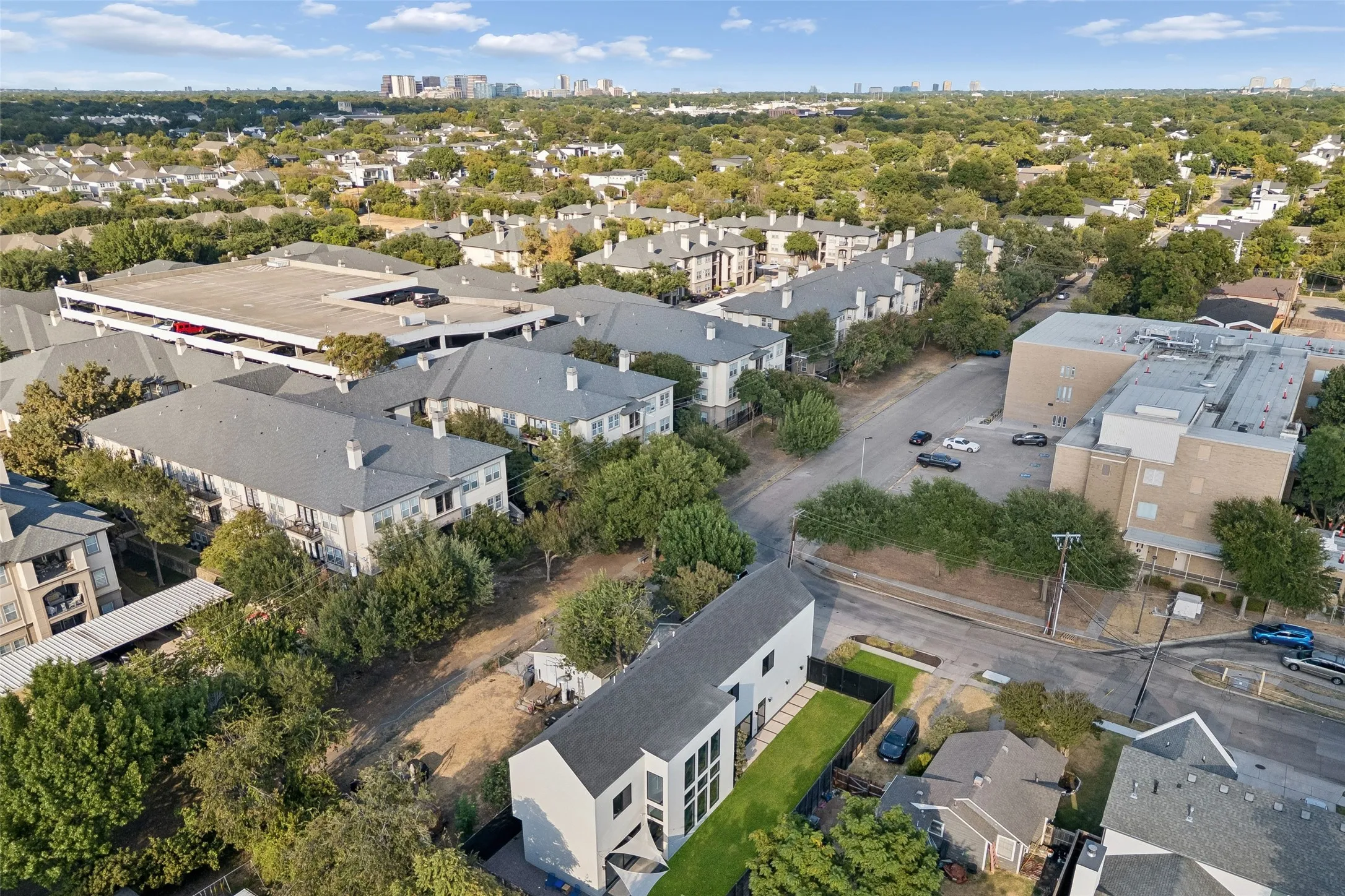 Single Family Residence For Sale in Dallas County , 6925 Tyree Street, Dallas, Texas 75209, 3 Bedroom, 4 Bathroom, 2 Garage spaces, 3,340 Sqft, built in 2022, mls#21393738, Real Estate Agent in Dallas, Homes For Sale in Dallas county, Homes For Sale in Dallas, Realtor in Dallas Texas, Real Estate Brokerage Independent Realty Texas, Luminita Cordes Realtor