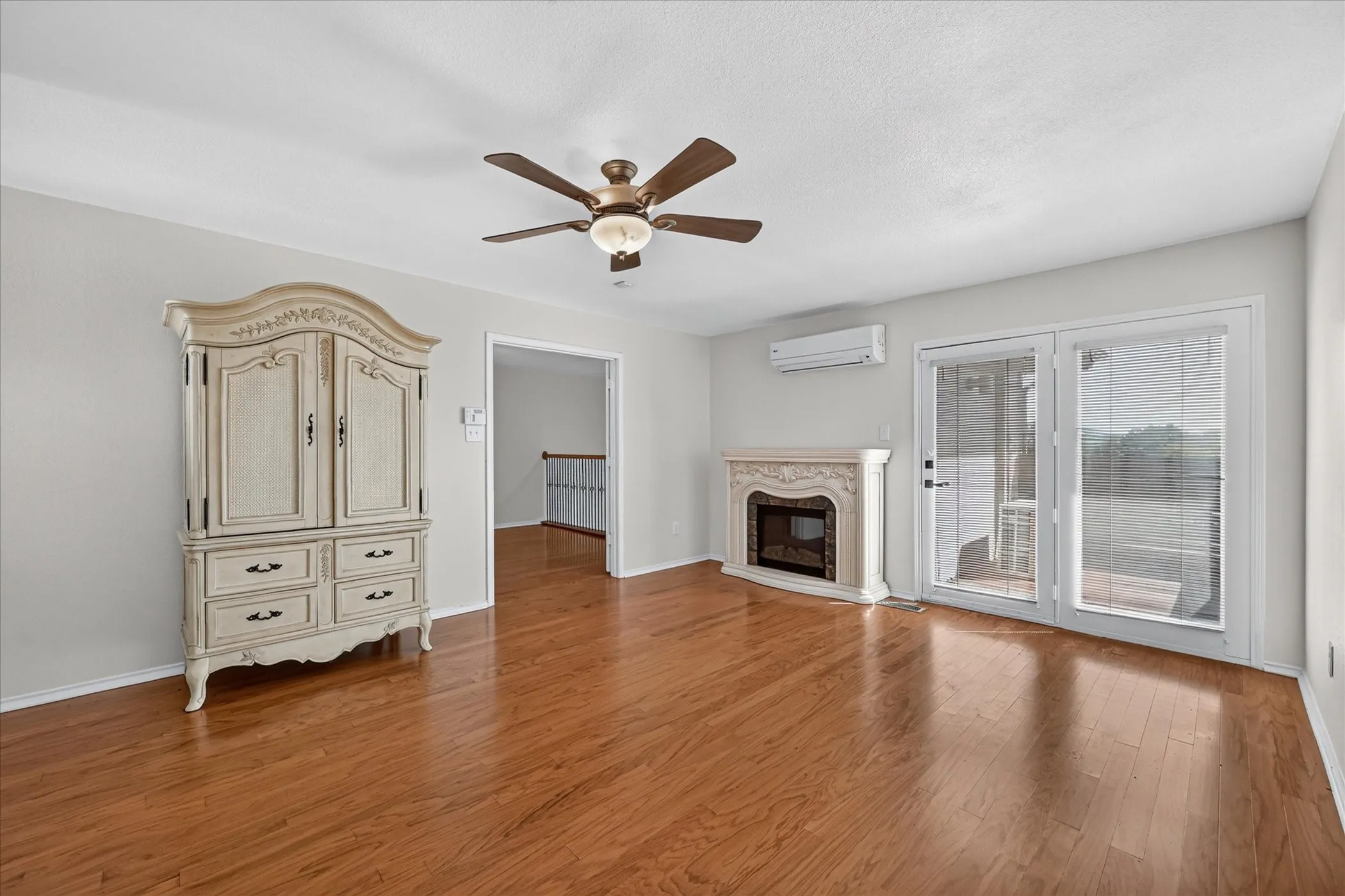Townhouse For Sale in Tarrant County , 15 Dewberry Court, Bedford, Texas 76021, 2 Bedroom, 2 Bathroom, 2 Garage spaces, 1,814 Sqft, built in 1985, mls#21391969, Real Estate Agent in Bedford, Homes For Sale in Tarrant county, Homes For Sale in Bedford, Realtor in Bedford Texas, Real Estate Brokerage Independent Realty Texas, Luminita Cordes Realtor