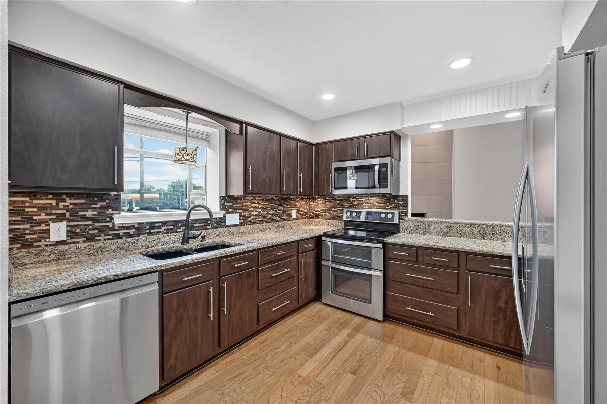 Townhouse For Sale in Tarrant County , 15 Dewberry Court, Bedford, Texas 76021, 2 Bedroom, 2 Bathroom, 2 Garage spaces, 1,814 Sqft, built in 1985, mls#21391969, Real Estate Agent in Bedford, Homes For Sale in Tarrant county, Homes For Sale in Bedford, Realtor in Bedford Texas, Real Estate Brokerage Independent Realty Texas, Luminita Cordes Realtor