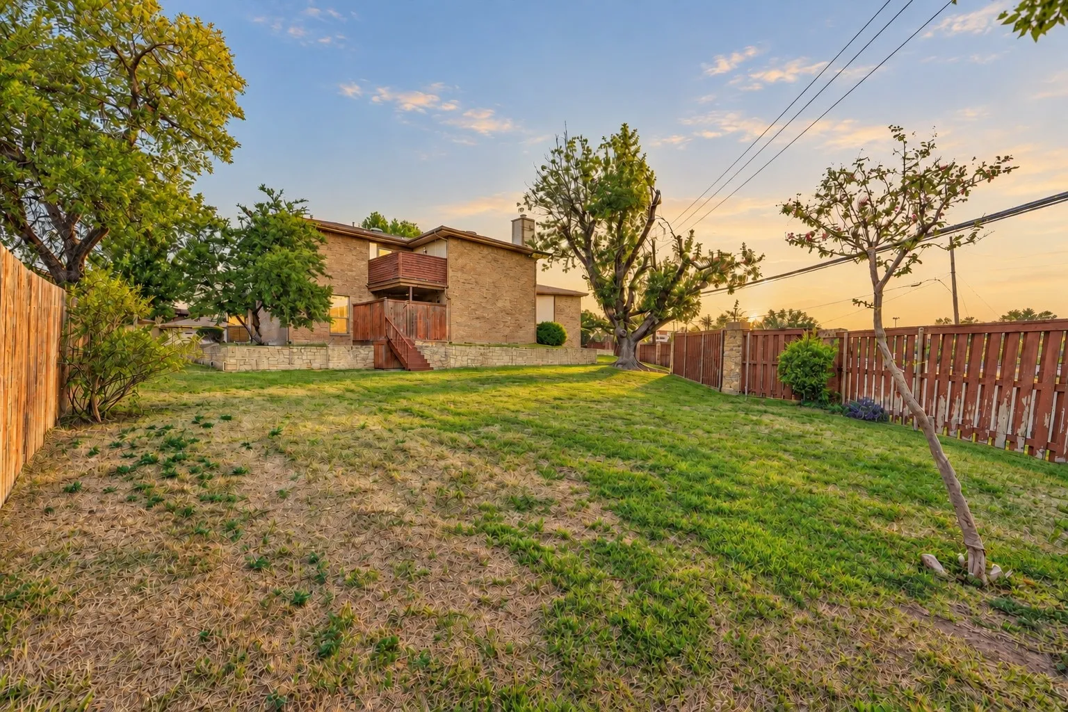 Townhouse For Sale in Tarrant County , 15 Dewberry Court, Bedford, Texas 76021, 2 Bedroom, 2 Bathroom, 2 Garage spaces, 1,814 Sqft, built in 1985, mls#21391969, Real Estate Agent in Bedford, Homes For Sale in Tarrant county, Homes For Sale in Bedford, Realtor in Bedford Texas, Real Estate Brokerage Independent Realty Texas, Luminita Cordes Realtor