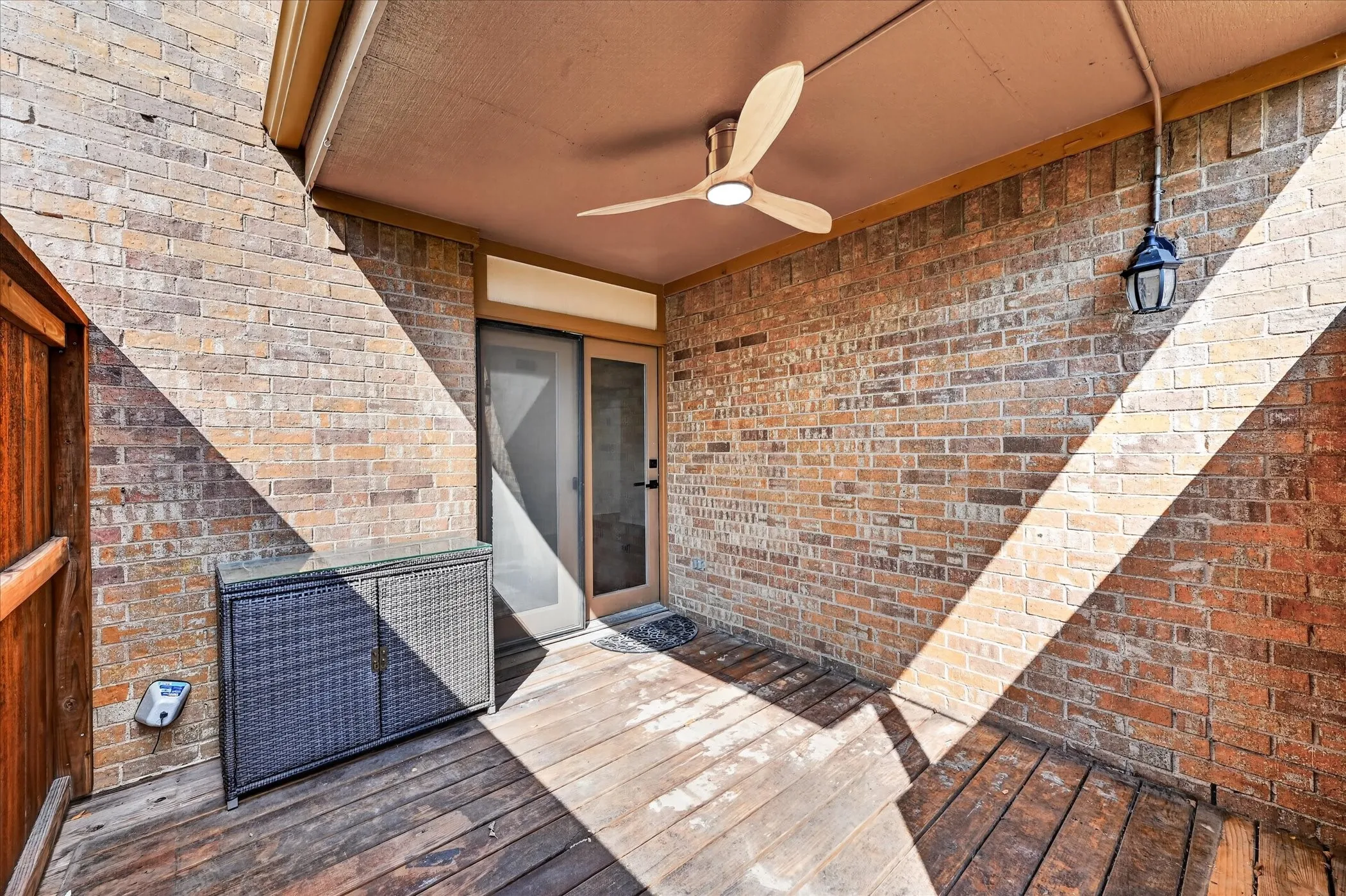 Townhouse For Sale in Tarrant County , 15 Dewberry Court, Bedford, Texas 76021, 2 Bedroom, 2 Bathroom, 2 Garage spaces, 1,814 Sqft, built in 1985, mls#21391969, Real Estate Agent in Bedford, Homes For Sale in Tarrant county, Homes For Sale in Bedford, Realtor in Bedford Texas, Real Estate Brokerage Independent Realty Texas, Luminita Cordes Realtor