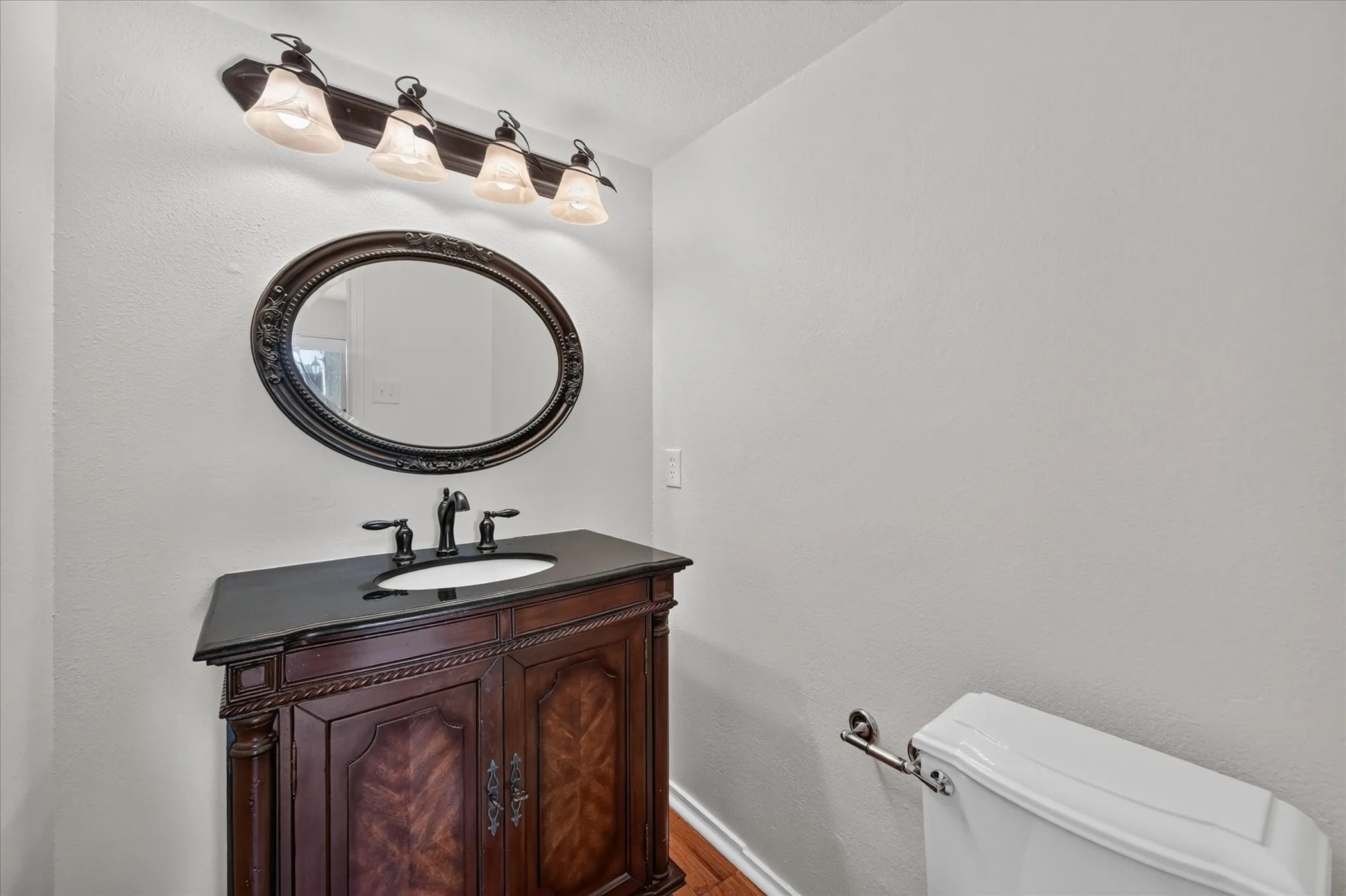 Townhouse For Sale in Tarrant County , 15 Dewberry Court, Bedford, Texas 76021, 2 Bedroom, 2 Bathroom, 2 Garage spaces, 1,814 Sqft, built in 1985, mls#21391969, Real Estate Agent in Bedford, Homes For Sale in Tarrant county, Homes For Sale in Bedford, Realtor in Bedford Texas, Real Estate Brokerage Independent Realty Texas, Luminita Cordes Realtor