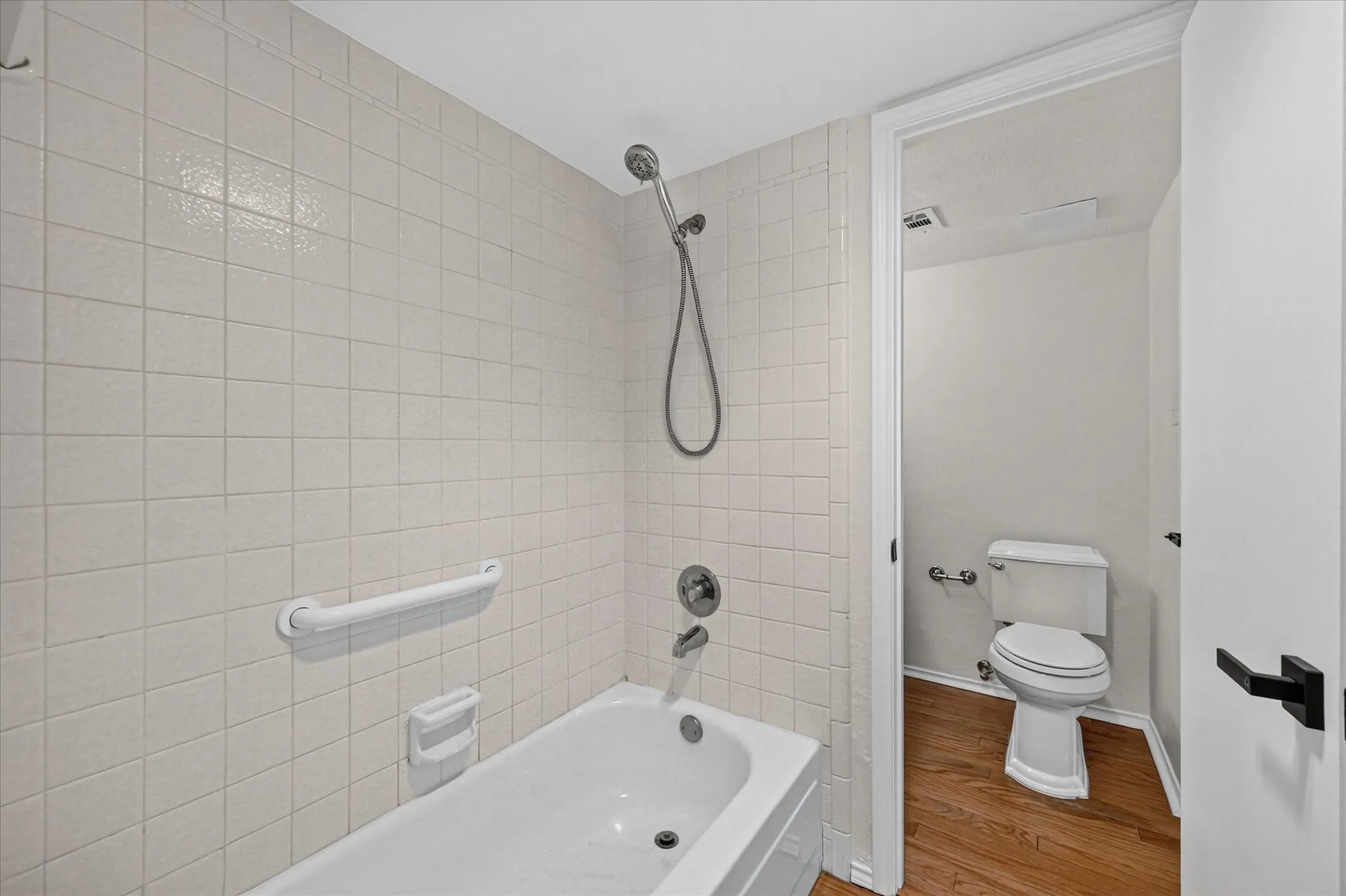 Townhouse For Sale in Tarrant County , 15 Dewberry Court, Bedford, Texas 76021, 2 Bedroom, 2 Bathroom, 2 Garage spaces, 1,814 Sqft, built in 1985, mls#21391969, Real Estate Agent in Bedford, Homes For Sale in Tarrant county, Homes For Sale in Bedford, Realtor in Bedford Texas, Real Estate Brokerage Independent Realty Texas, Luminita Cordes Realtor