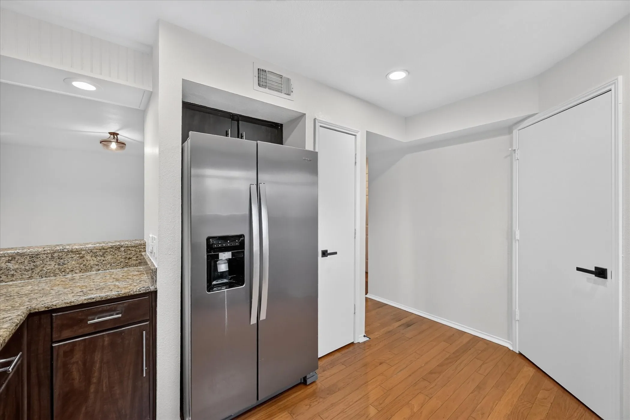 Townhouse For Sale in Tarrant County , 15 Dewberry Court, Bedford, Texas 76021, 2 Bedroom, 2 Bathroom, 2 Garage spaces, 1,814 Sqft, built in 1985, mls#21391969, Real Estate Agent in Bedford, Homes For Sale in Tarrant county, Homes For Sale in Bedford, Realtor in Bedford Texas, Real Estate Brokerage Independent Realty Texas, Luminita Cordes Realtor
