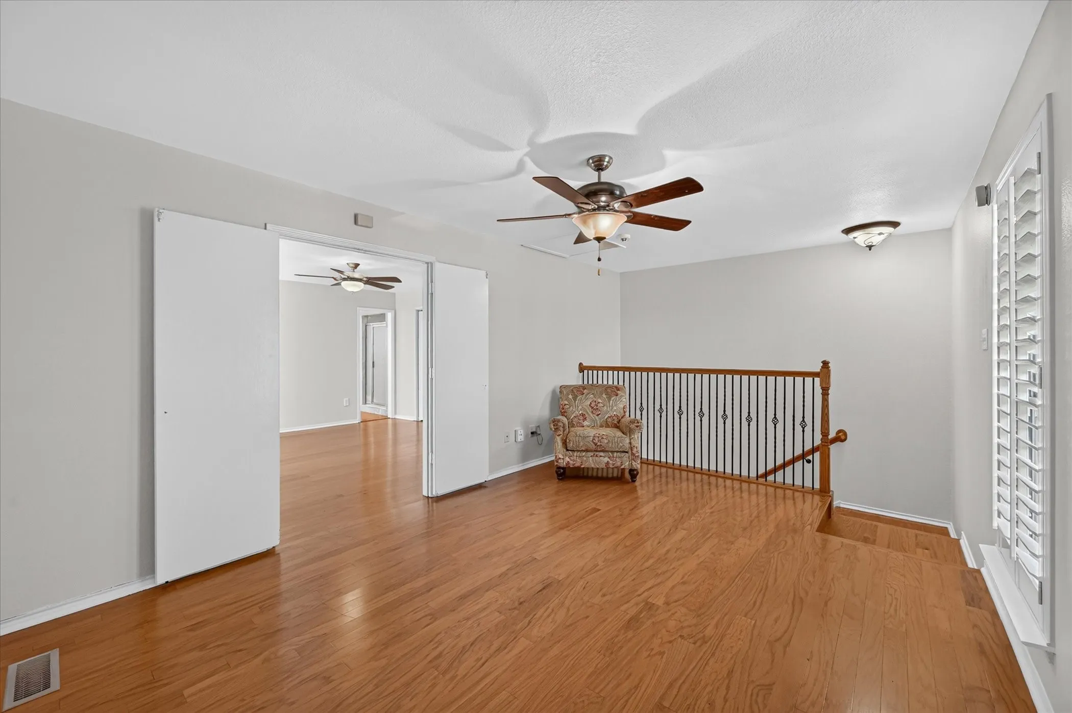 Townhouse For Sale in Tarrant County , 15 Dewberry Court, Bedford, Texas 76021, 2 Bedroom, 2 Bathroom, 2 Garage spaces, 1,814 Sqft, built in 1985, mls#21391969, Real Estate Agent in Bedford, Homes For Sale in Tarrant county, Homes For Sale in Bedford, Realtor in Bedford Texas, Real Estate Brokerage Independent Realty Texas, Luminita Cordes Realtor