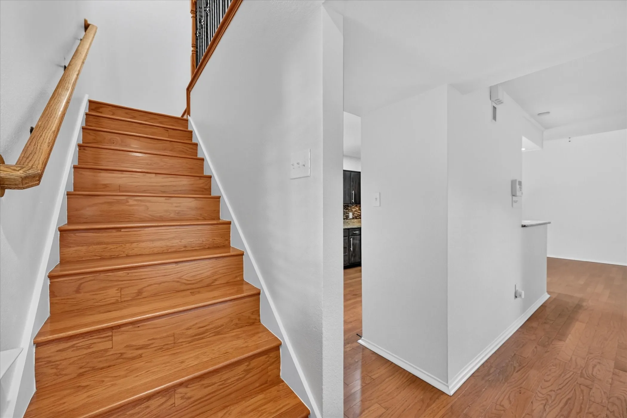 Townhouse For Sale in Tarrant County , 15 Dewberry Court, Bedford, Texas 76021, 2 Bedroom, 2 Bathroom, 2 Garage spaces, 1,814 Sqft, built in 1985, mls#21391969, Real Estate Agent in Bedford, Homes For Sale in Tarrant county, Homes For Sale in Bedford, Realtor in Bedford Texas, Real Estate Brokerage Independent Realty Texas, Luminita Cordes Realtor