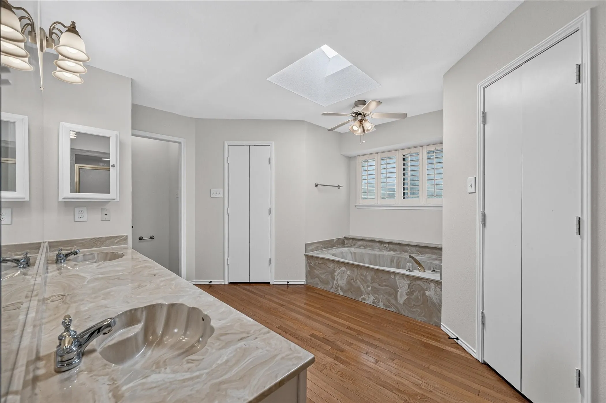 Townhouse For Sale in Tarrant County , 15 Dewberry Court, Bedford, Texas 76021, 2 Bedroom, 2 Bathroom, 2 Garage spaces, 1,814 Sqft, built in 1985, mls#21391969, Real Estate Agent in Bedford, Homes For Sale in Tarrant county, Homes For Sale in Bedford, Realtor in Bedford Texas, Real Estate Brokerage Independent Realty Texas, Luminita Cordes Realtor