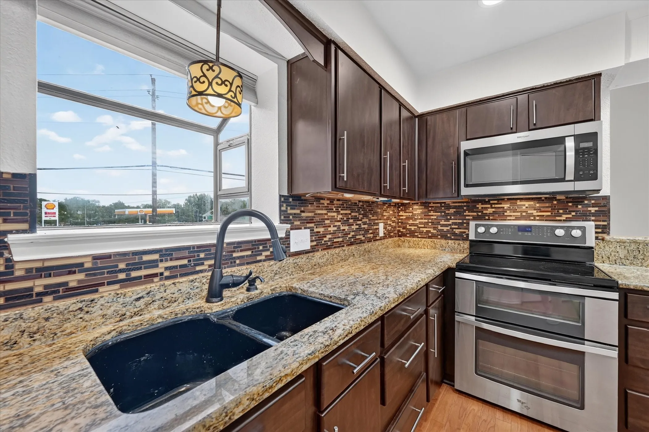 Townhouse For Sale in Tarrant County , 15 Dewberry Court, Bedford, Texas 76021, 2 Bedroom, 2 Bathroom, 2 Garage spaces, 1,814 Sqft, built in 1985, mls#21391969, Real Estate Agent in Bedford, Homes For Sale in Tarrant county, Homes For Sale in Bedford, Realtor in Bedford Texas, Real Estate Brokerage Independent Realty Texas, Luminita Cordes Realtor