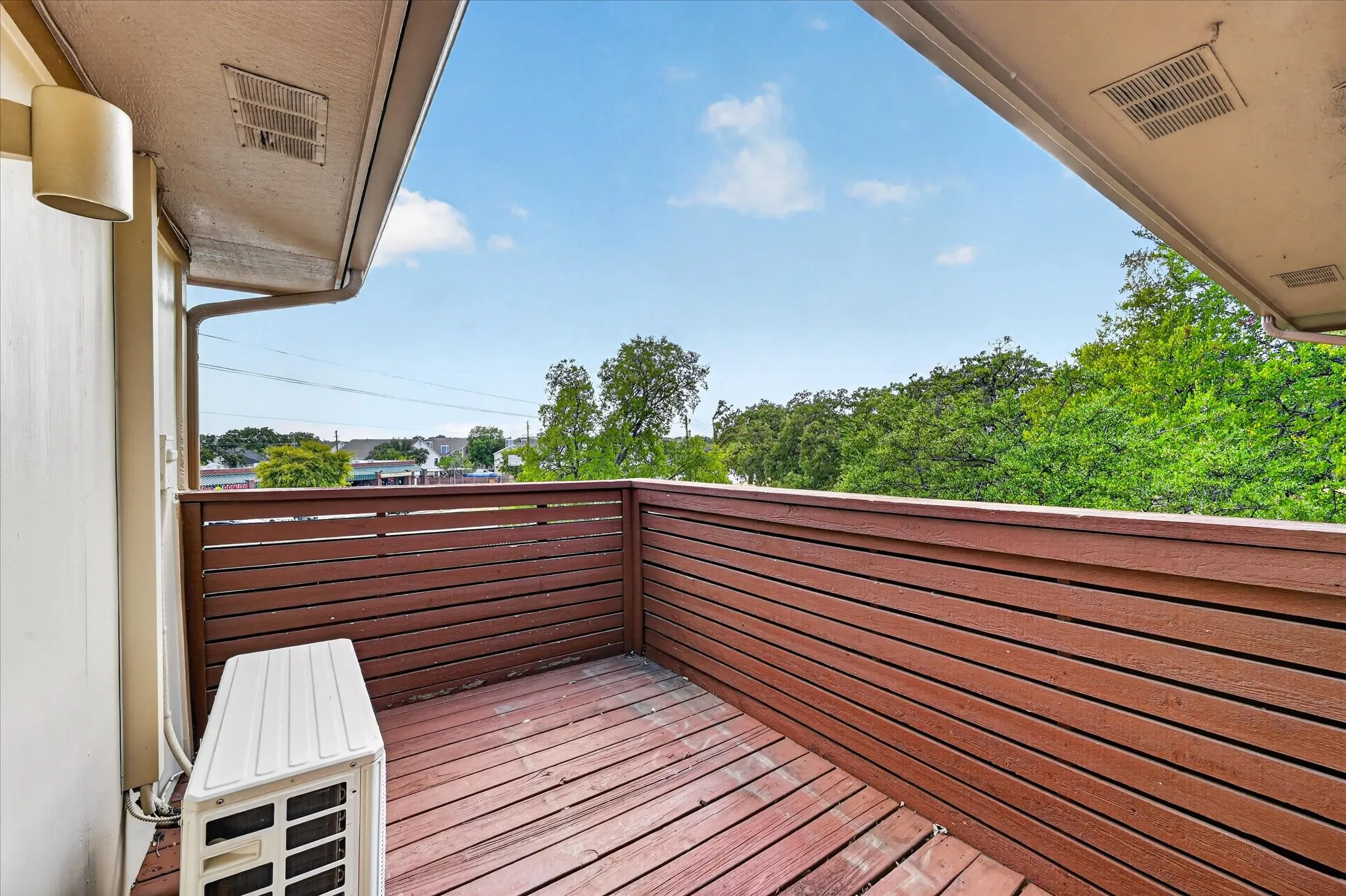 Townhouse For Sale in Tarrant County , 15 Dewberry Court, Bedford, Texas 76021, 2 Bedroom, 2 Bathroom, 2 Garage spaces, 1,814 Sqft, built in 1985, mls#21391969, Real Estate Agent in Bedford, Homes For Sale in Tarrant county, Homes For Sale in Bedford, Realtor in Bedford Texas, Real Estate Brokerage Independent Realty Texas, Luminita Cordes Realtor