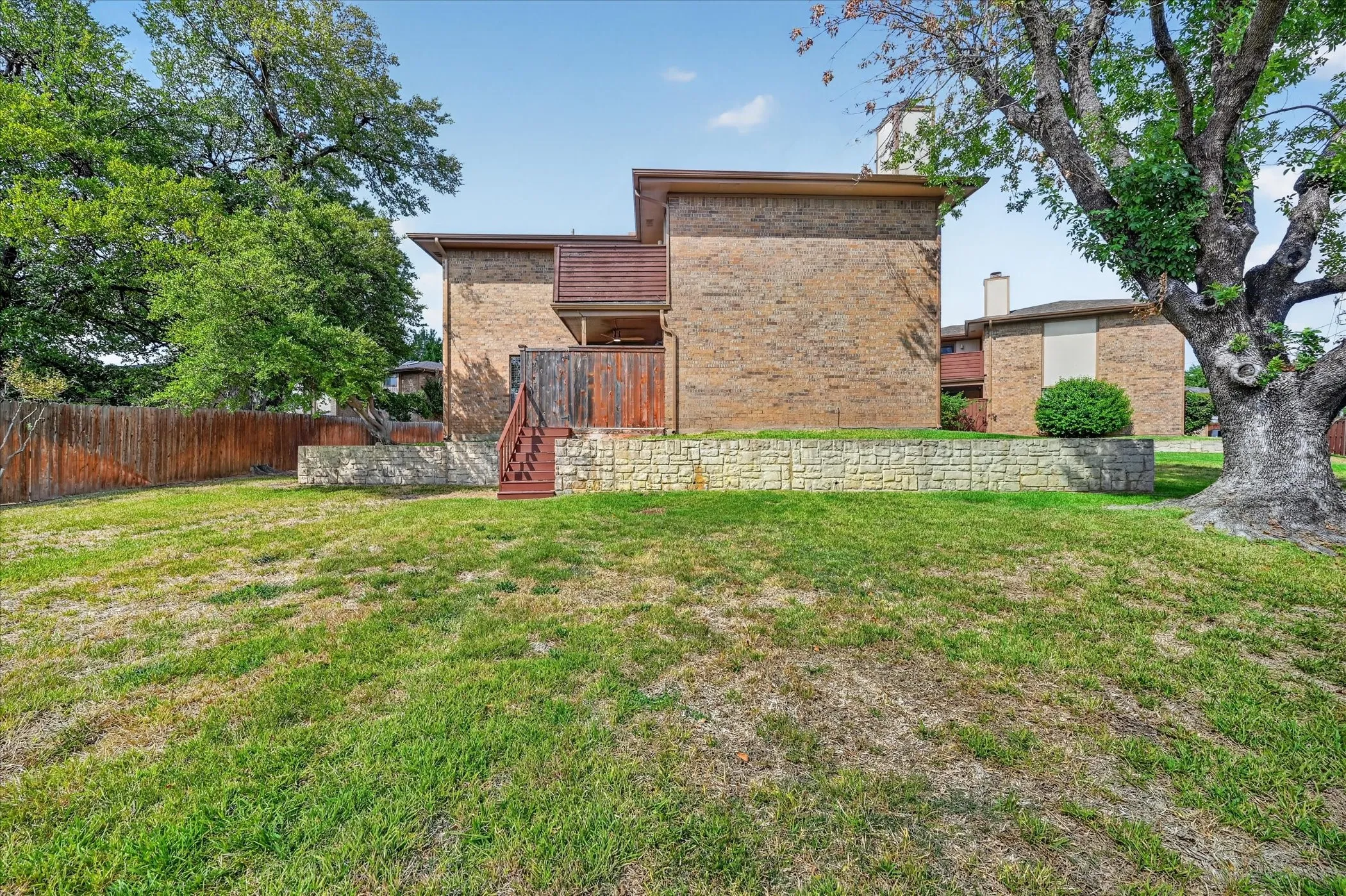 Townhouse For Sale in Tarrant County , 15 Dewberry Court, Bedford, Texas 76021, 2 Bedroom, 2 Bathroom, 2 Garage spaces, 1,814 Sqft, built in 1985, mls#21391969, Real Estate Agent in Bedford, Homes For Sale in Tarrant county, Homes For Sale in Bedford, Realtor in Bedford Texas, Real Estate Brokerage Independent Realty Texas, Luminita Cordes Realtor