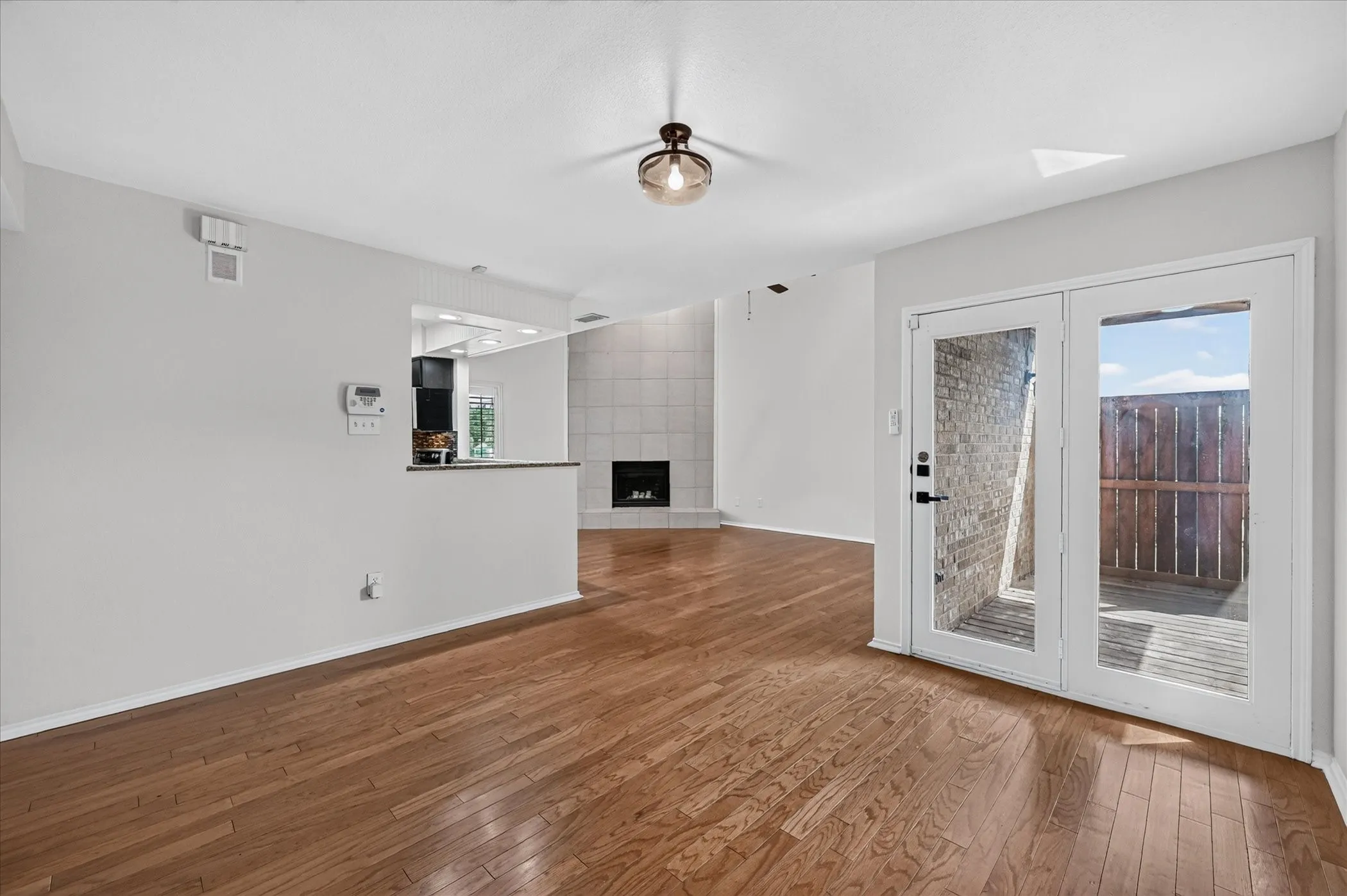 Townhouse For Sale in Tarrant County , 15 Dewberry Court, Bedford, Texas 76021, 2 Bedroom, 2 Bathroom, 2 Garage spaces, 1,814 Sqft, built in 1985, mls#21391969, Real Estate Agent in Bedford, Homes For Sale in Tarrant county, Homes For Sale in Bedford, Realtor in Bedford Texas, Real Estate Brokerage Independent Realty Texas, Luminita Cordes Realtor