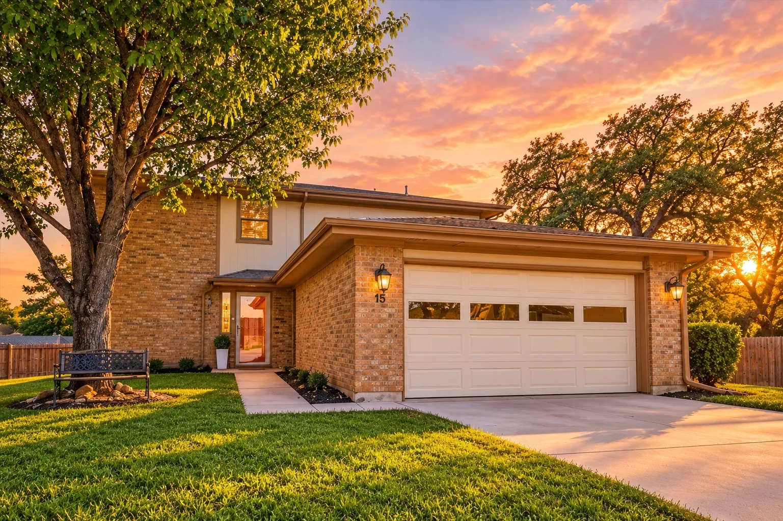 Townhouse For Sale in Tarrant County , 15 Dewberry Court, Bedford, Texas 76021, 2 Bedroom, 2 Bathroom, 2 Garage spaces, 1,814 Sqft, built in 1985, mls#21391969, Real Estate Agent in Bedford, Homes For Sale in Tarrant county, Homes For Sale in Bedford, Realtor in Bedford Texas, Real Estate Brokerage Independent Realty Texas, Luminita Cordes Realtor