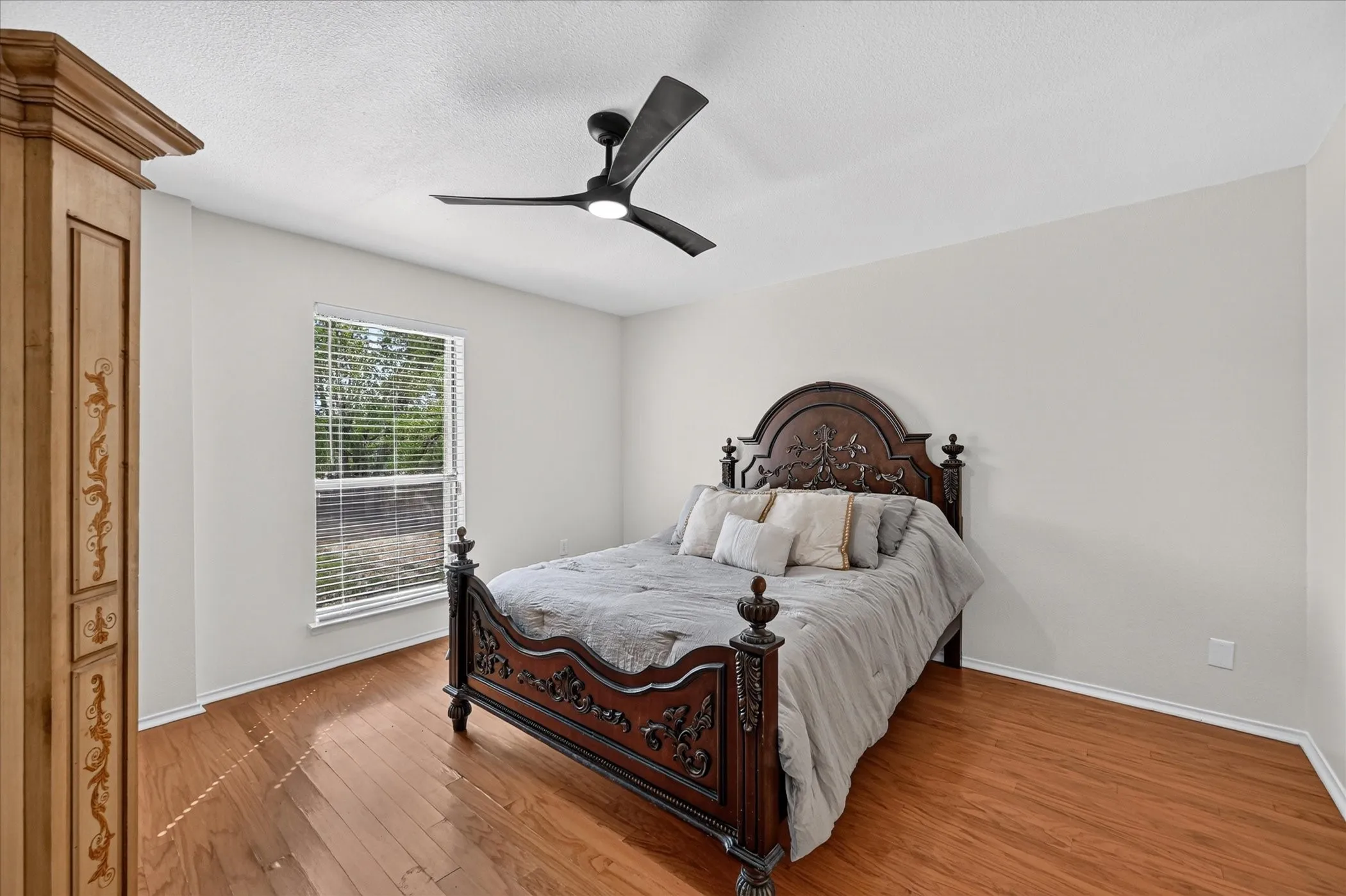 Townhouse For Sale in Tarrant County , 15 Dewberry Court, Bedford, Texas 76021, 2 Bedroom, 2 Bathroom, 2 Garage spaces, 1,814 Sqft, built in 1985, mls#21391969, Real Estate Agent in Bedford, Homes For Sale in Tarrant county, Homes For Sale in Bedford, Realtor in Bedford Texas, Real Estate Brokerage Independent Realty Texas, Luminita Cordes Realtor