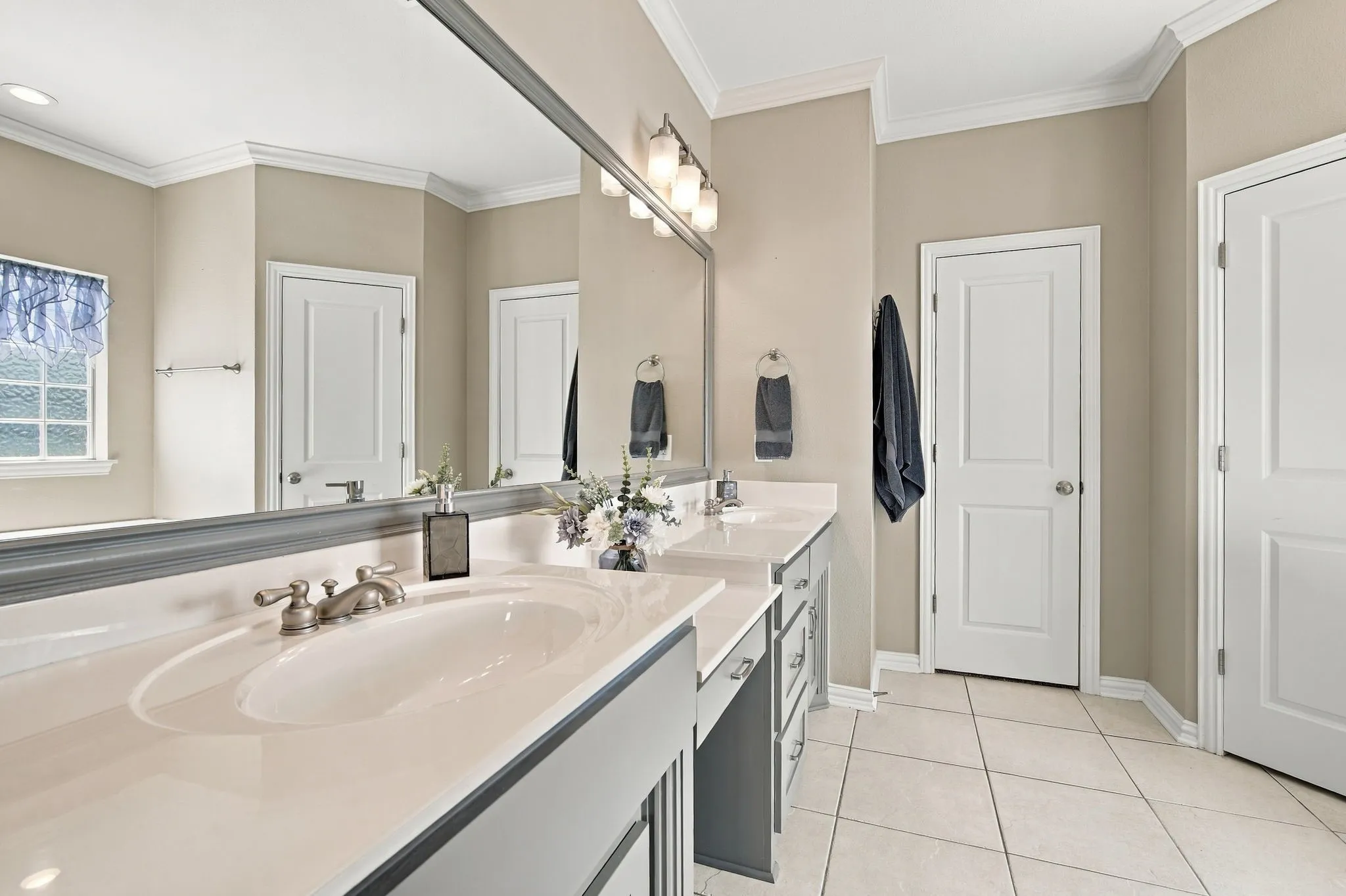 Single Family Residence For Sale in Ellis County , 810 Woodcrest Drive, Ennis, Texas 75119, 3 Bedroom, 2 Bathroom, 2 Garage spaces, 2,043 Sqft, built in 2004, mls#21393870, Real Estate Agent in Ennis, Homes For Sale in Ellis county, Homes For Sale in Ennis, Realtor in Ennis Texas, Real Estate Brokerage Independent Realty Texas, Luminita Cordes Realtor