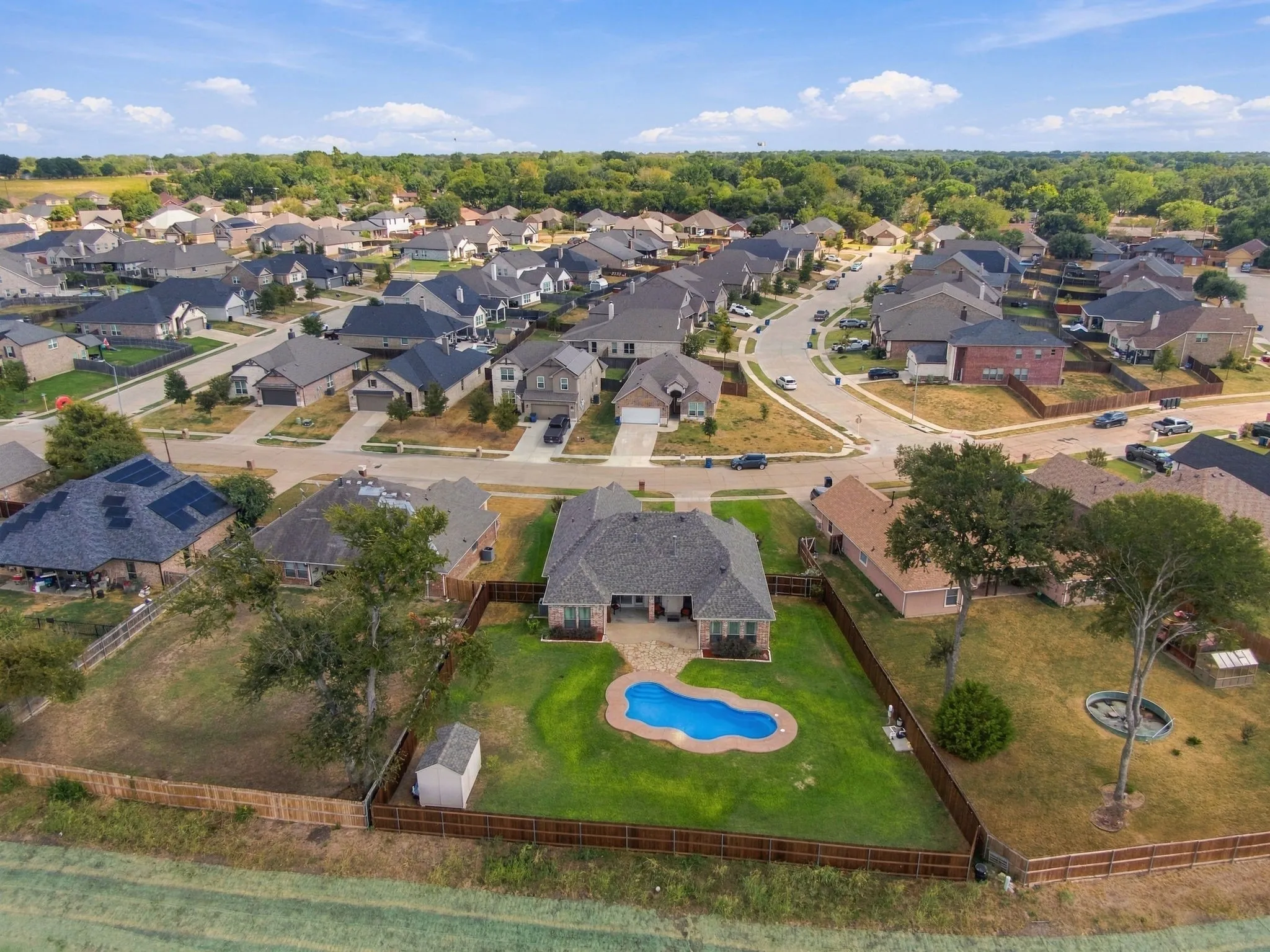 Single Family Residence For Sale in Ellis County , 810 Woodcrest Drive, Ennis, Texas 75119, 3 Bedroom, 2 Bathroom, 2 Garage spaces, 2,043 Sqft, built in 2004, mls#21393870, Real Estate Agent in Ennis, Homes For Sale in Ellis county, Homes For Sale in Ennis, Realtor in Ennis Texas, Real Estate Brokerage Independent Realty Texas, Luminita Cordes Realtor