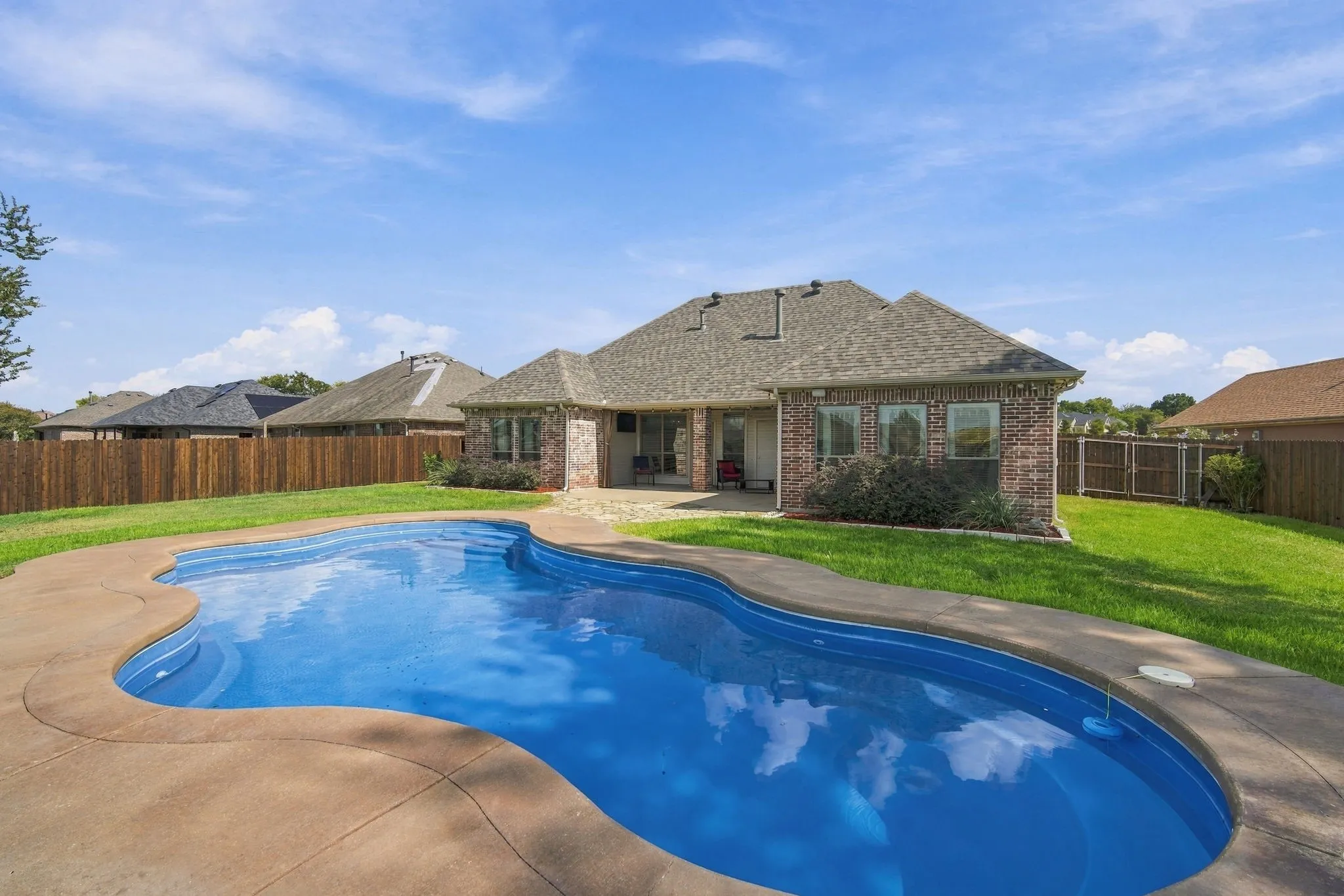 Single Family Residence For Sale in Ellis County , 810 Woodcrest Drive, Ennis, Texas 75119, 3 Bedroom, 2 Bathroom, 2 Garage spaces, 2,043 Sqft, built in 2004, mls#21393870, Real Estate Agent in Ennis, Homes For Sale in Ellis county, Homes For Sale in Ennis, Realtor in Ennis Texas, Real Estate Brokerage Independent Realty Texas, Luminita Cordes Realtor
