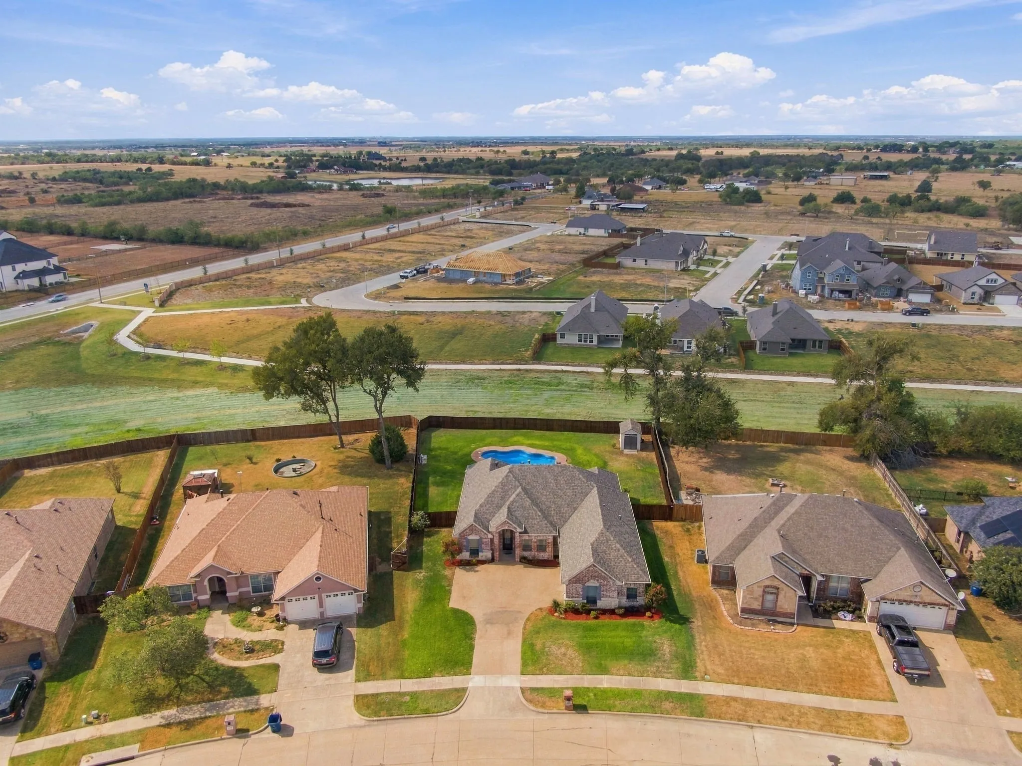 Single Family Residence For Sale in Ellis County , 810 Woodcrest Drive, Ennis, Texas 75119, 3 Bedroom, 2 Bathroom, 2 Garage spaces, 2,043 Sqft, built in 2004, mls#21393870, Real Estate Agent in Ennis, Homes For Sale in Ellis county, Homes For Sale in Ennis, Realtor in Ennis Texas, Real Estate Brokerage Independent Realty Texas, Luminita Cordes Realtor
