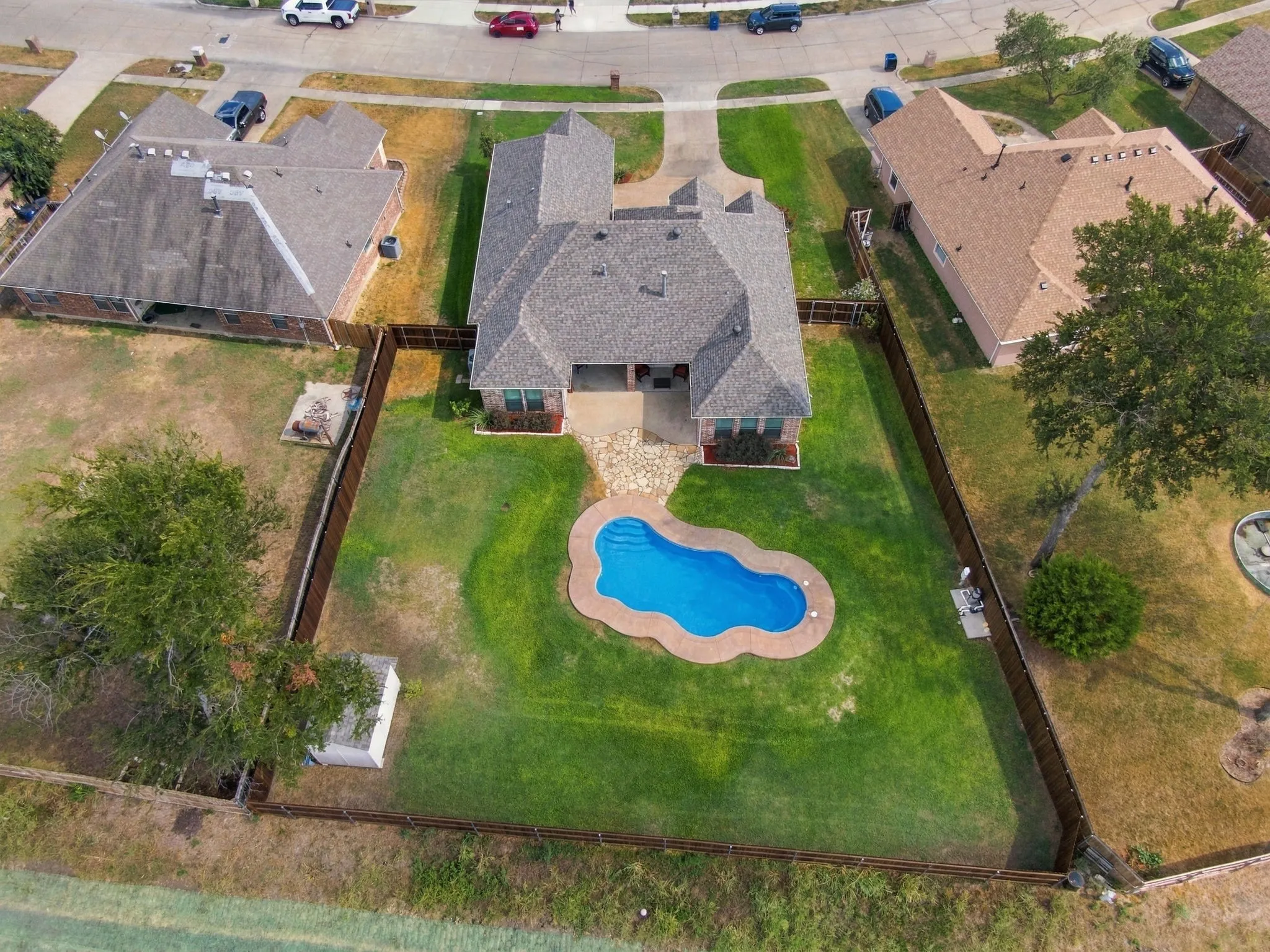 Single Family Residence For Sale in Ellis County , 810 Woodcrest Drive, Ennis, Texas 75119, 3 Bedroom, 2 Bathroom, 2 Garage spaces, 2,043 Sqft, built in 2004, mls#21393870, Real Estate Agent in Ennis, Homes For Sale in Ellis county, Homes For Sale in Ennis, Realtor in Ennis Texas, Real Estate Brokerage Independent Realty Texas, Luminita Cordes Realtor