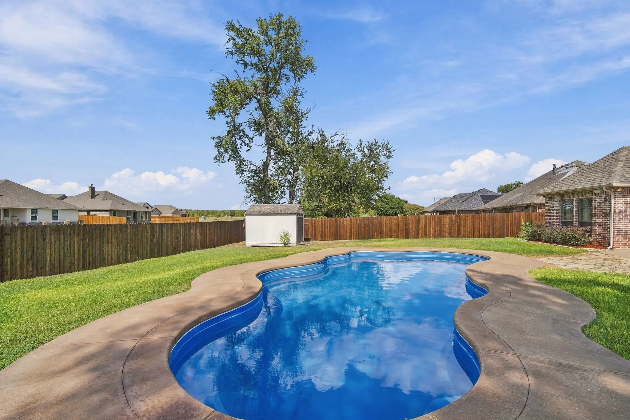 Single Family Residence For Sale in Ellis County , 810 Woodcrest Drive, Ennis, Texas 75119, 3 Bedroom, 2 Bathroom, 2 Garage spaces, 2,043 Sqft, built in 2004, mls#21393870, Real Estate Agent in Ennis, Homes For Sale in Ellis county, Homes For Sale in Ennis, Realtor in Ennis Texas, Real Estate Brokerage Independent Realty Texas, Luminita Cordes Realtor