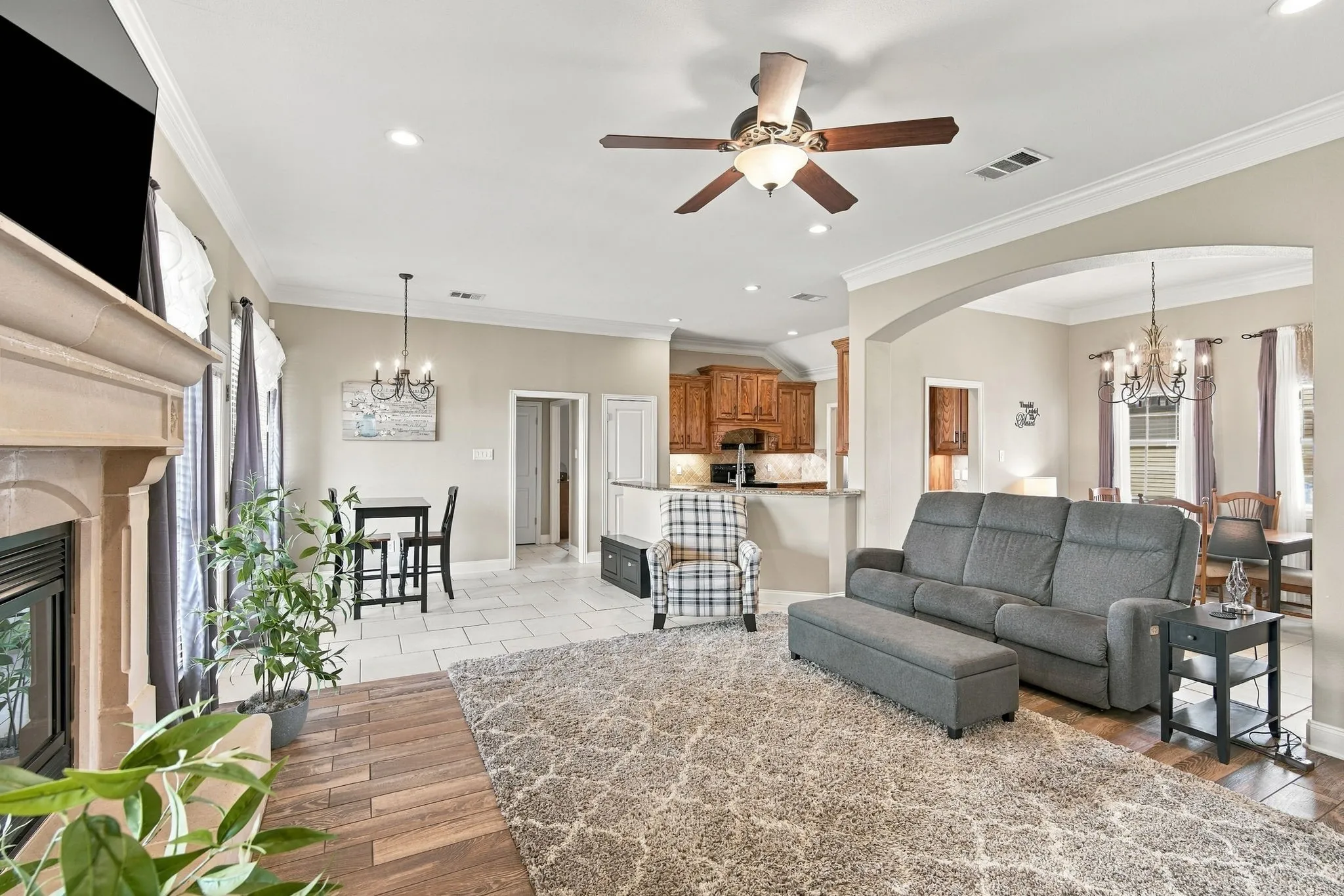 Single Family Residence For Sale in Ellis County , 810 Woodcrest Drive, Ennis, Texas 75119, 3 Bedroom, 2 Bathroom, 2 Garage spaces, 2,043 Sqft, built in 2004, mls#21393870, Real Estate Agent in Ennis, Homes For Sale in Ellis county, Homes For Sale in Ennis, Realtor in Ennis Texas, Real Estate Brokerage Independent Realty Texas, Luminita Cordes Realtor
