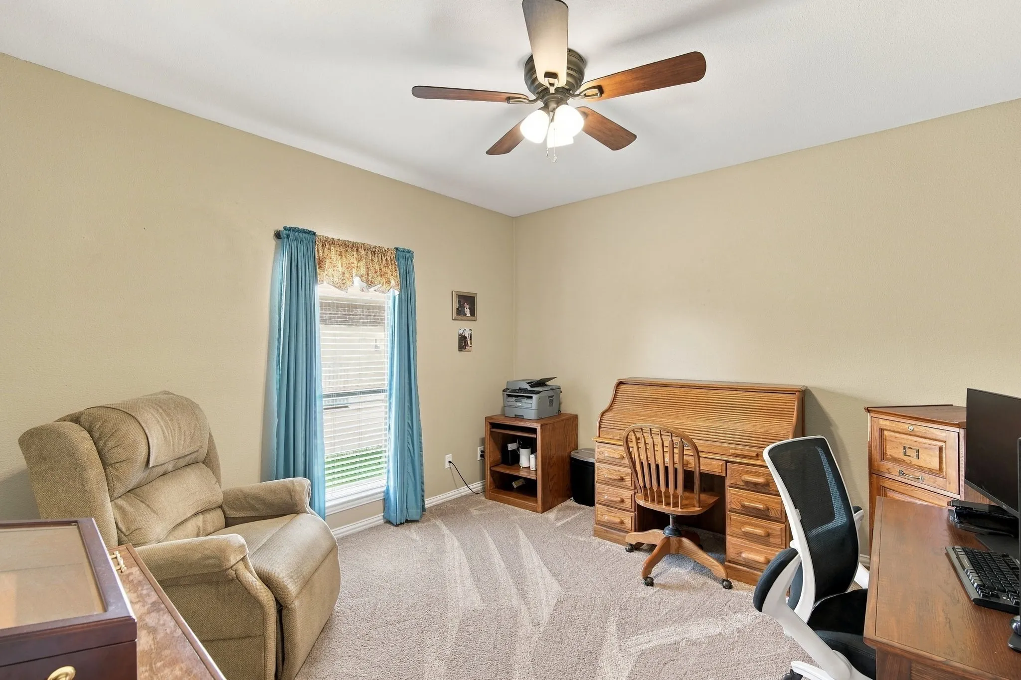 Single Family Residence For Sale in Ellis County , 810 Woodcrest Drive, Ennis, Texas 75119, 3 Bedroom, 2 Bathroom, 2 Garage spaces, 2,043 Sqft, built in 2004, mls#21393870, Real Estate Agent in Ennis, Homes For Sale in Ellis county, Homes For Sale in Ennis, Realtor in Ennis Texas, Real Estate Brokerage Independent Realty Texas, Luminita Cordes Realtor