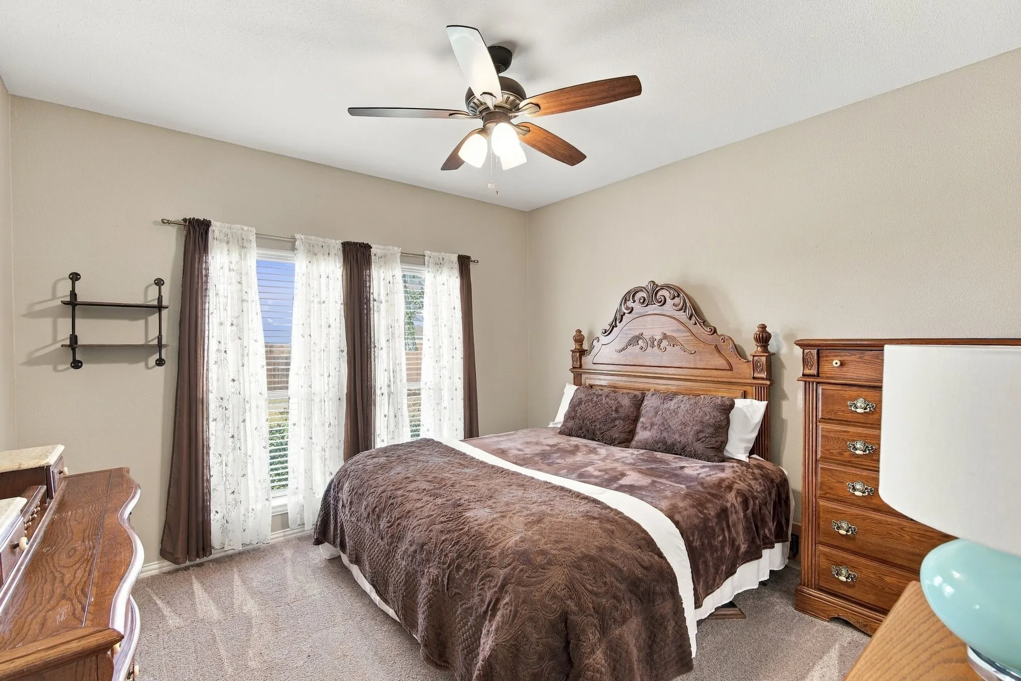 Single Family Residence For Sale in Ellis County , 810 Woodcrest Drive, Ennis, Texas 75119, 3 Bedroom, 2 Bathroom, 2 Garage spaces, 2,043 Sqft, built in 2004, mls#21393870, Real Estate Agent in Ennis, Homes For Sale in Ellis county, Homes For Sale in Ennis, Realtor in Ennis Texas, Real Estate Brokerage Independent Realty Texas, Luminita Cordes Realtor