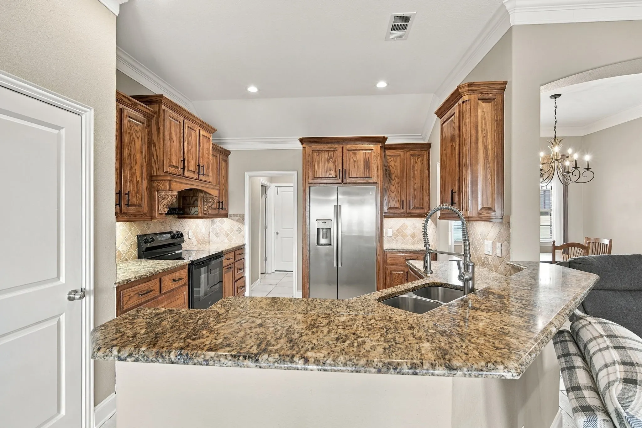 Single Family Residence For Sale in Ellis County , 810 Woodcrest Drive, Ennis, Texas 75119, 3 Bedroom, 2 Bathroom, 2 Garage spaces, 2,043 Sqft, built in 2004, mls#21393870, Real Estate Agent in Ennis, Homes For Sale in Ellis county, Homes For Sale in Ennis, Realtor in Ennis Texas, Real Estate Brokerage Independent Realty Texas, Luminita Cordes Realtor