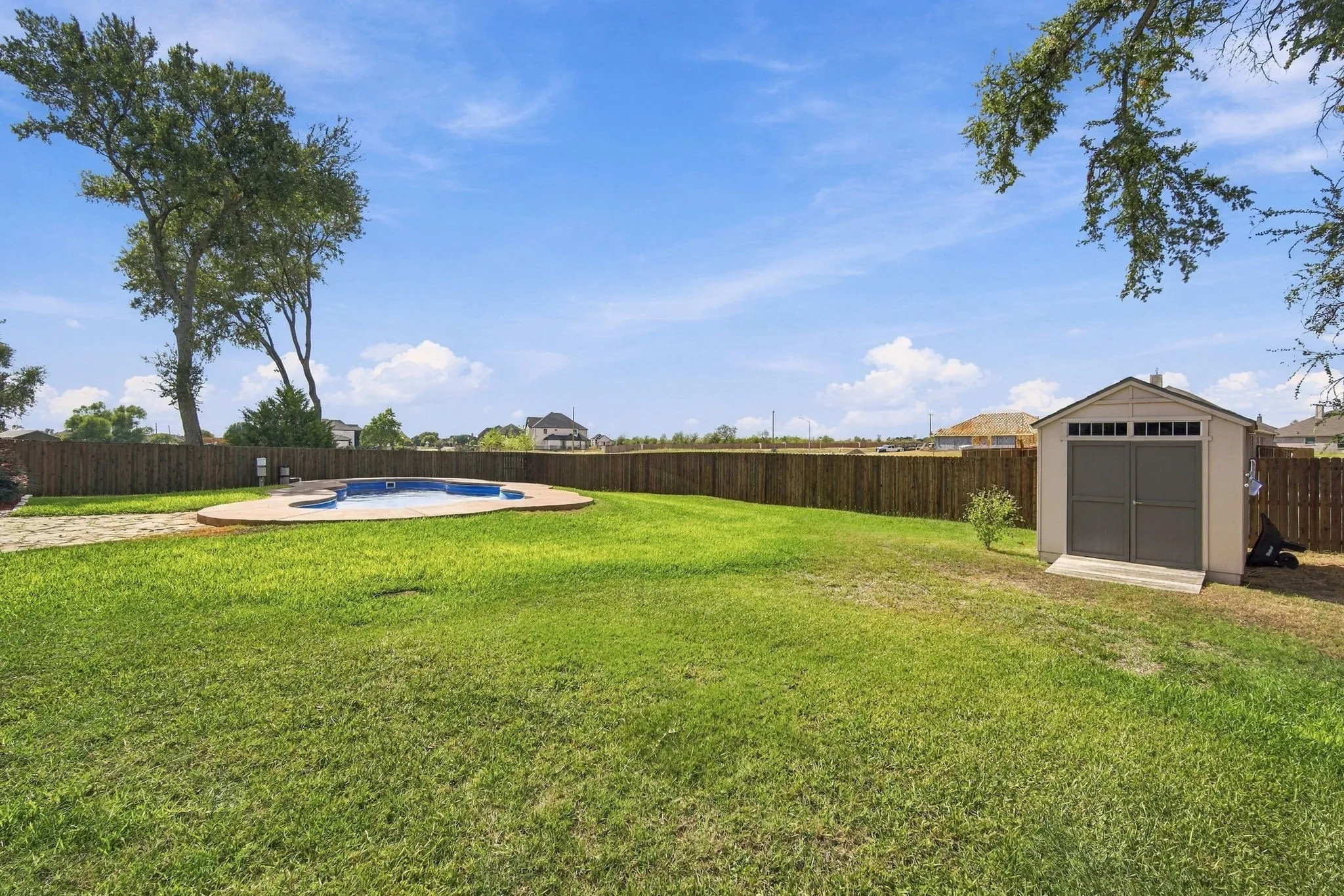 Single Family Residence For Sale in Ellis County , 810 Woodcrest Drive, Ennis, Texas 75119, 3 Bedroom, 2 Bathroom, 2 Garage spaces, 2,043 Sqft, built in 2004, mls#21393870, Real Estate Agent in Ennis, Homes For Sale in Ellis county, Homes For Sale in Ennis, Realtor in Ennis Texas, Real Estate Brokerage Independent Realty Texas, Luminita Cordes Realtor