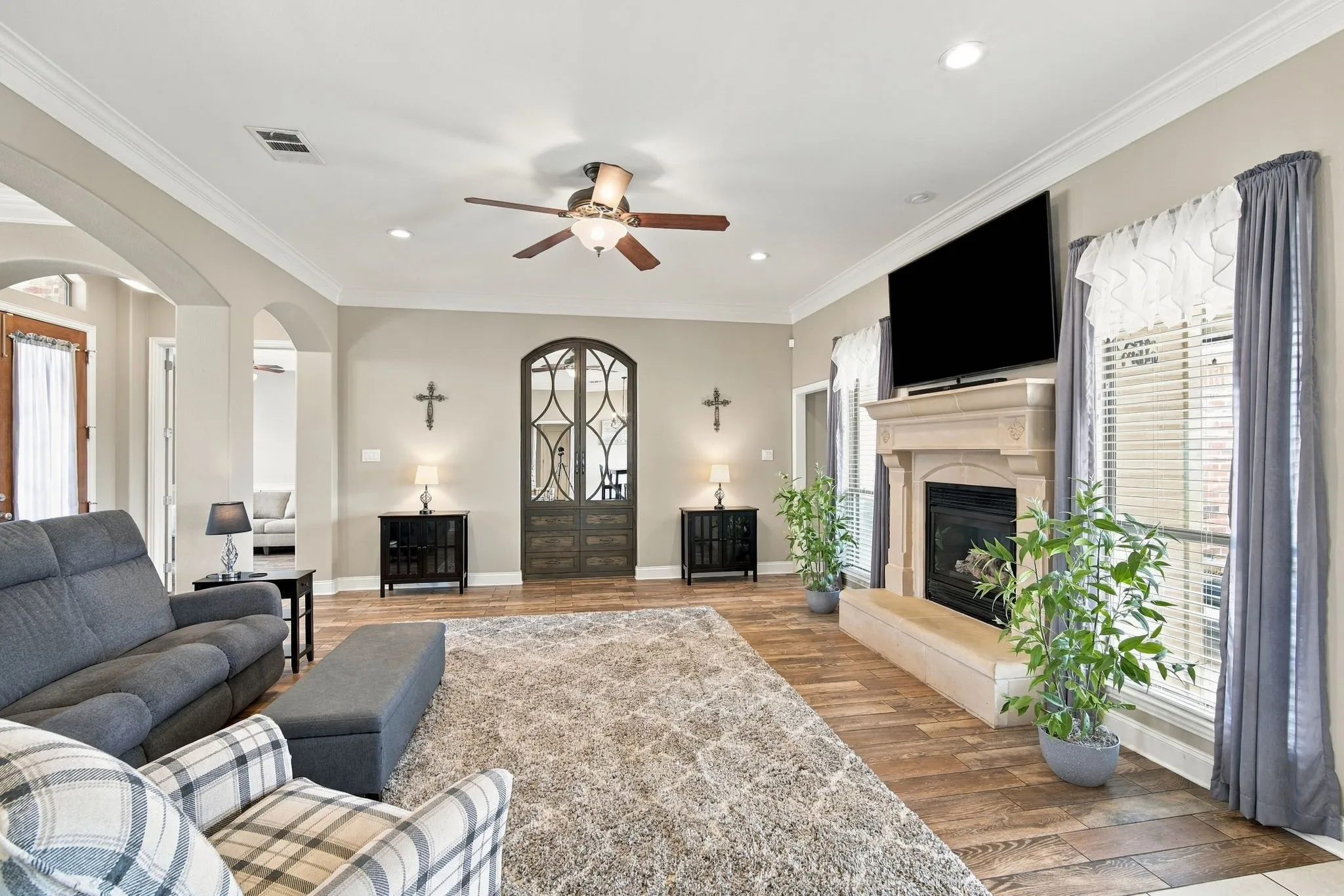 Single Family Residence For Sale in Ellis County , 810 Woodcrest Drive, Ennis, Texas 75119, 3 Bedroom, 2 Bathroom, 2 Garage spaces, 2,043 Sqft, built in 2004, mls#21393870, Real Estate Agent in Ennis, Homes For Sale in Ellis county, Homes For Sale in Ennis, Realtor in Ennis Texas, Real Estate Brokerage Independent Realty Texas, Luminita Cordes Realtor