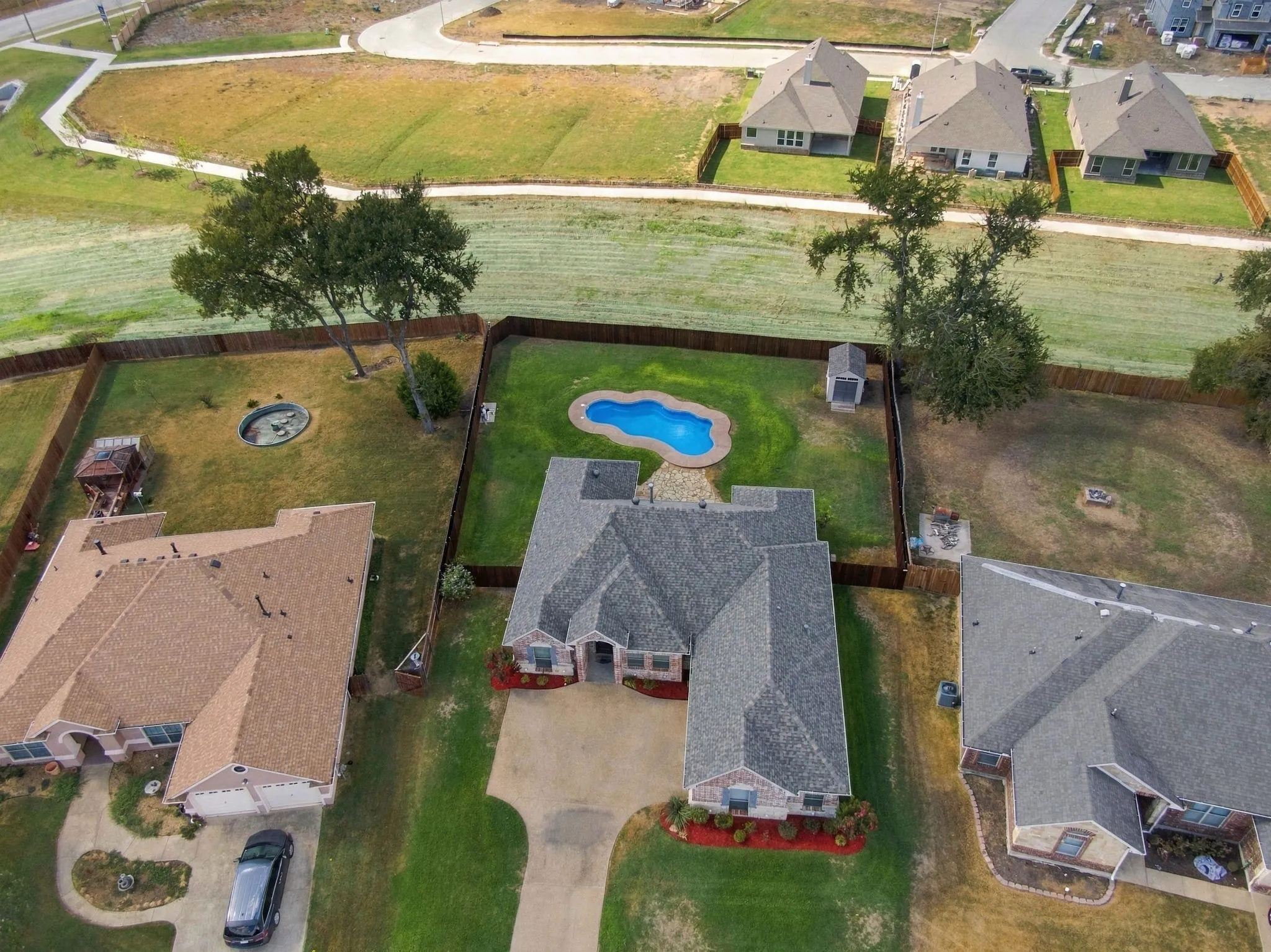 Single Family Residence For Sale in Ellis County , 810 Woodcrest Drive, Ennis, Texas 75119, 3 Bedroom, 2 Bathroom, 2 Garage spaces, 2,043 Sqft, built in 2004, mls#21393870, Real Estate Agent in Ennis, Homes For Sale in Ellis county, Homes For Sale in Ennis, Realtor in Ennis Texas, Real Estate Brokerage Independent Realty Texas, Luminita Cordes Realtor