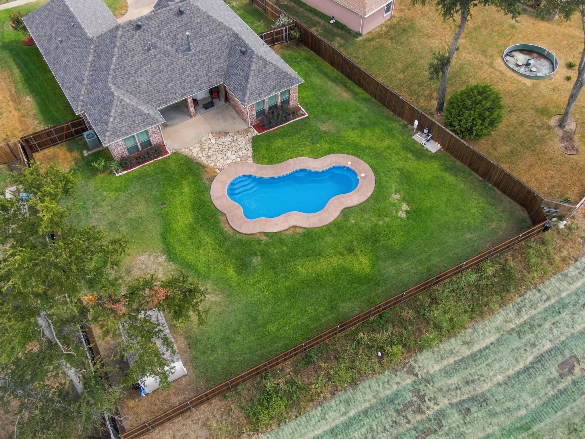 Single Family Residence For Sale in Ellis County , 810 Woodcrest Drive, Ennis, Texas 75119, 3 Bedroom, 2 Bathroom, 2 Garage spaces, 2,043 Sqft, built in 2004, mls#21393870, Real Estate Agent in Ennis, Homes For Sale in Ellis county, Homes For Sale in Ennis, Realtor in Ennis Texas, Real Estate Brokerage Independent Realty Texas, Luminita Cordes Realtor