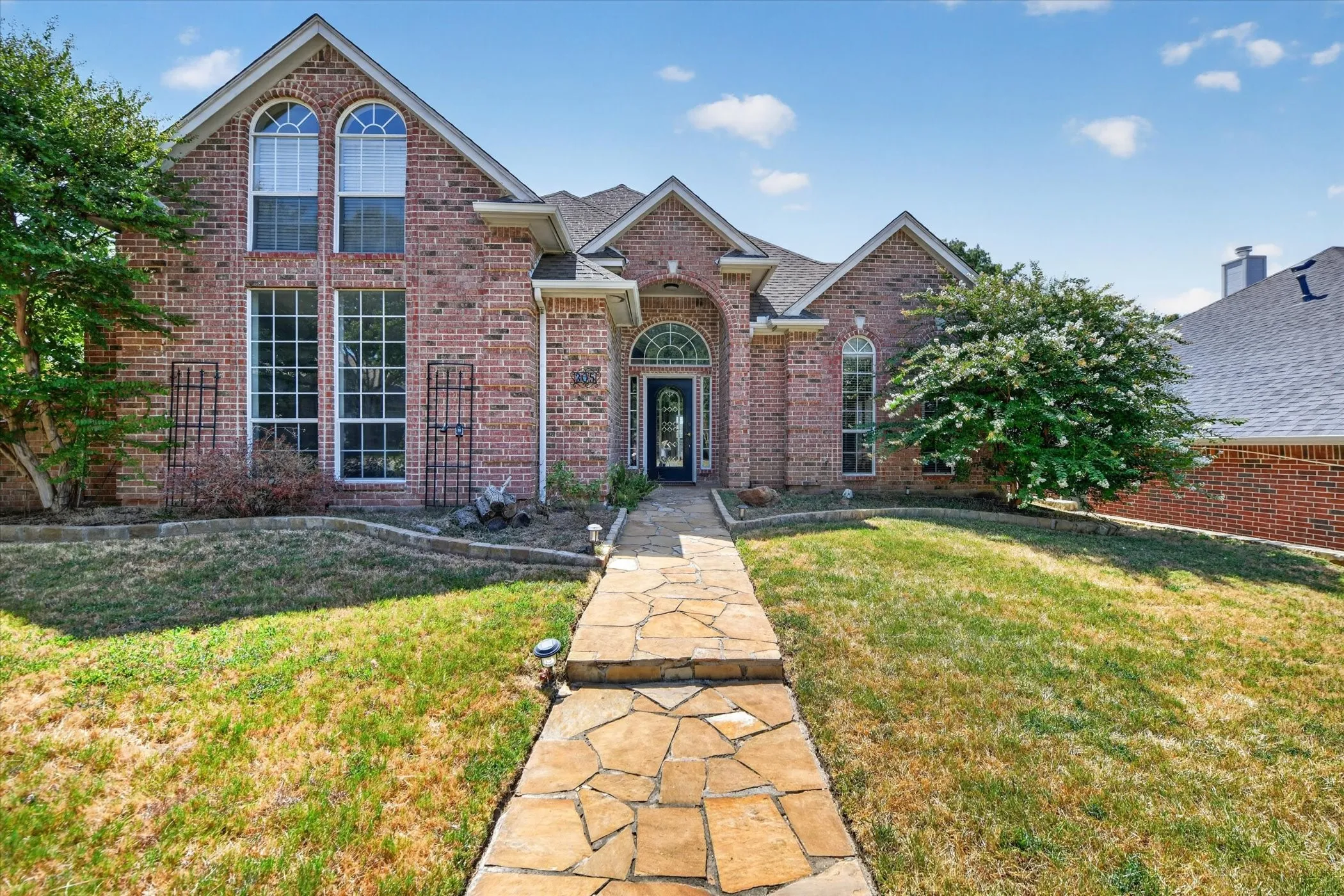 Single Family Residence For Rent in Tarrant County , 305 Brazil Drive, Hurst, Texas 76054, 5 Bedroom, 3 Bathroom, 2 Garage spaces, 2,903 Sqft, built in 1995, mls#21386392, Real Estate Agent in Hurst, Homes For Rent in Tarrant county, Homes For Rent in Hurst, Realtor in Hurst Texas, Real Estate Brokerage Independent Realty Texas, Luminita Cordes Realtor