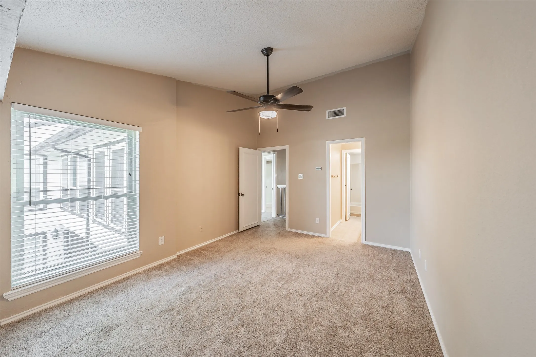 Condominium For Sale in Tarrant County , 714 E Wall Street 105, Grapevine, Texas 76051, 2 Bedroom, 3 Bathroom, Garage spaces, 1,152 Sqft, built in 1981, mls#21387329, Real Estate Agent in Grapevine, Homes For Sale in Tarrant county, Homes For Sale in Grapevine, Realtor in Grapevine Texas, Real Estate Brokerage Independent Realty Texas, Luminita Cordes Realtor