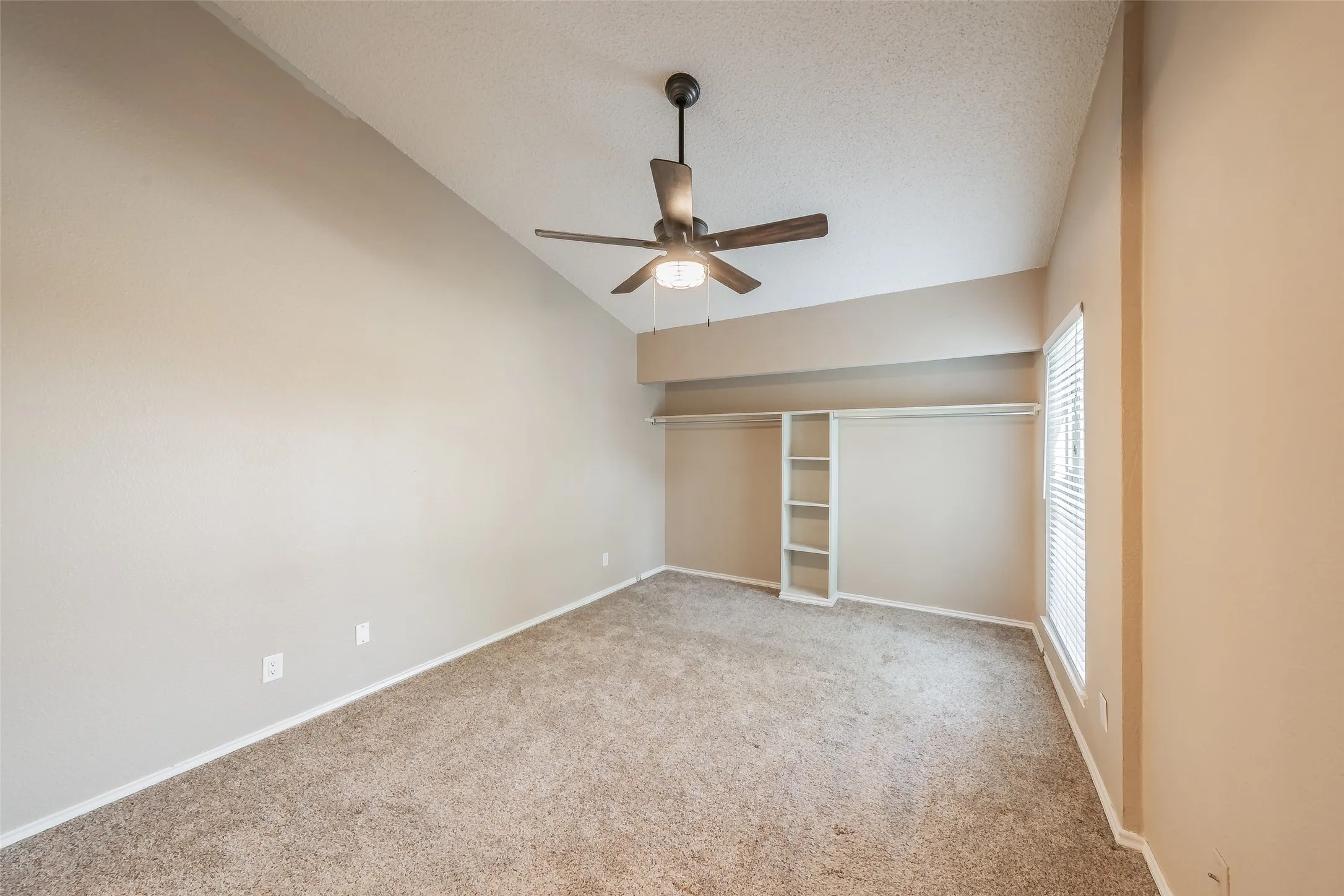 Condominium For Sale in Tarrant County , 714 E Wall Street 105, Grapevine, Texas 76051, 2 Bedroom, 3 Bathroom, Garage spaces, 1,152 Sqft, built in 1981, mls#21387329, Real Estate Agent in Grapevine, Homes For Sale in Tarrant county, Homes For Sale in Grapevine, Realtor in Grapevine Texas, Real Estate Brokerage Independent Realty Texas, Luminita Cordes Realtor