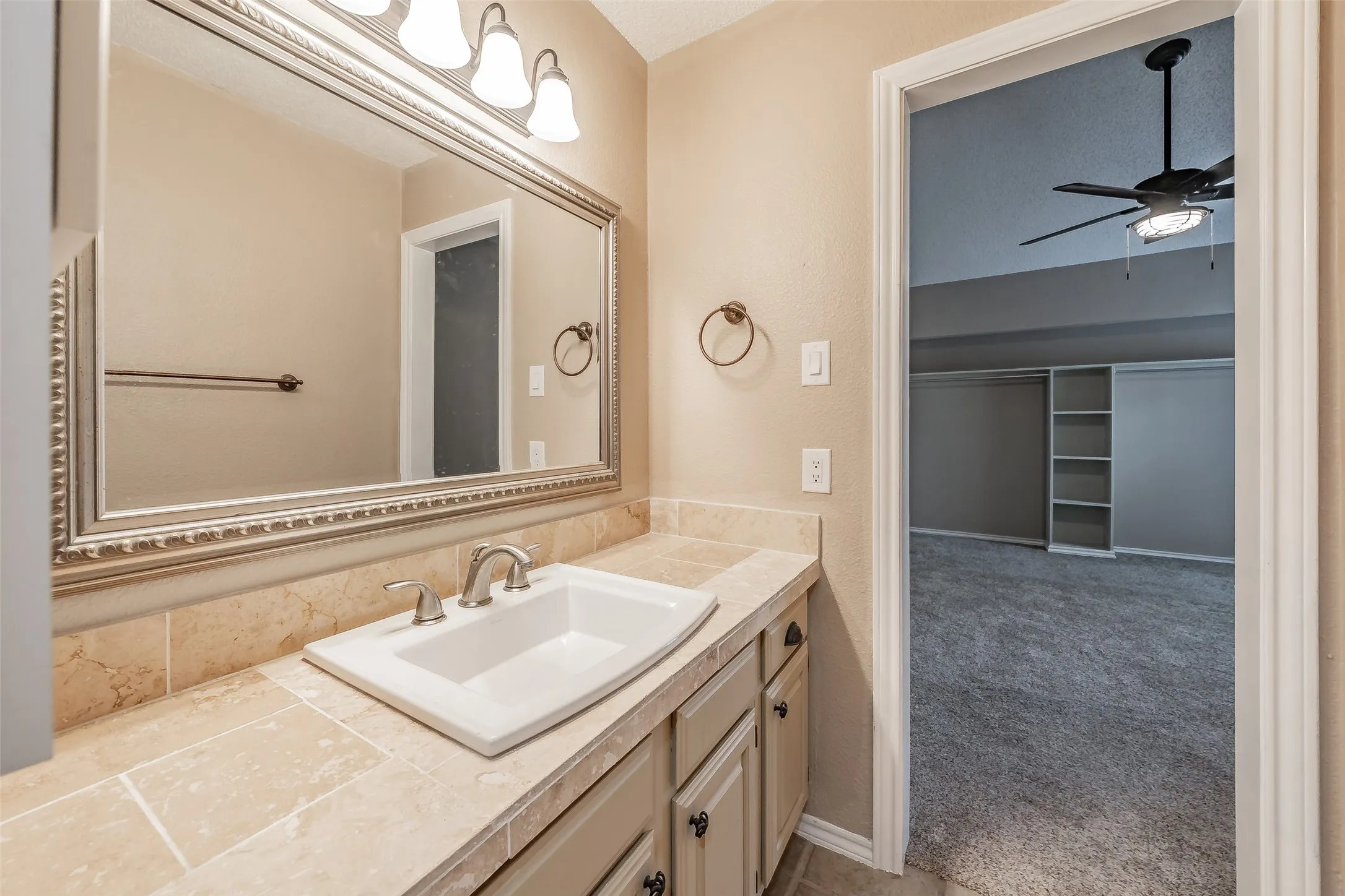 Condominium For Sale in Tarrant County , 714 E Wall Street 105, Grapevine, Texas 76051, 2 Bedroom, 3 Bathroom, Garage spaces, 1,152 Sqft, built in 1981, mls#21387329, Real Estate Agent in Grapevine, Homes For Sale in Tarrant county, Homes For Sale in Grapevine, Realtor in Grapevine Texas, Real Estate Brokerage Independent Realty Texas, Luminita Cordes Realtor
