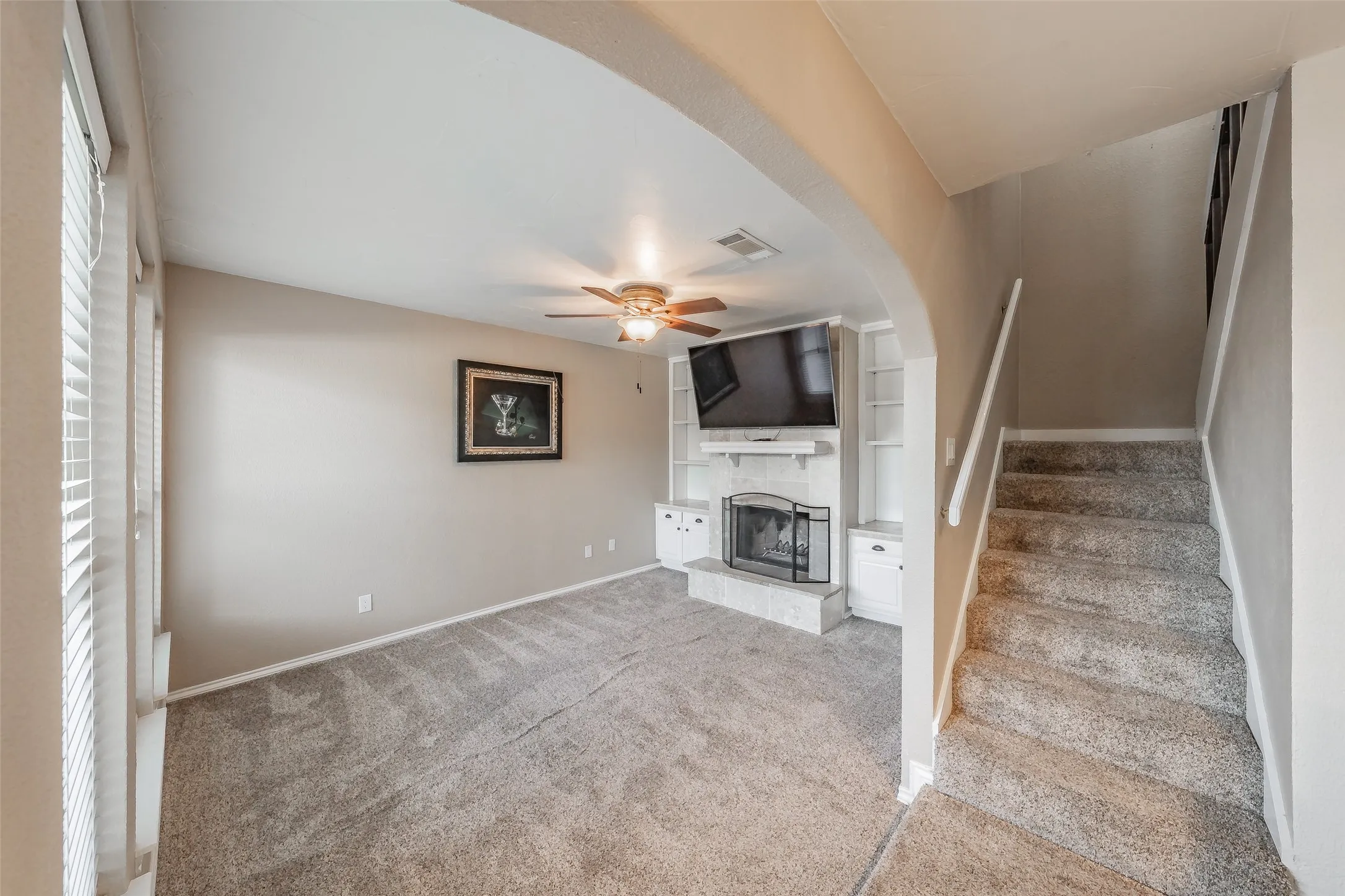 Condominium For Sale in Tarrant County , 714 E Wall Street 105, Grapevine, Texas 76051, 2 Bedroom, 3 Bathroom, Garage spaces, 1,152 Sqft, built in 1981, mls#21387329, Real Estate Agent in Grapevine, Homes For Sale in Tarrant county, Homes For Sale in Grapevine, Realtor in Grapevine Texas, Real Estate Brokerage Independent Realty Texas, Luminita Cordes Realtor