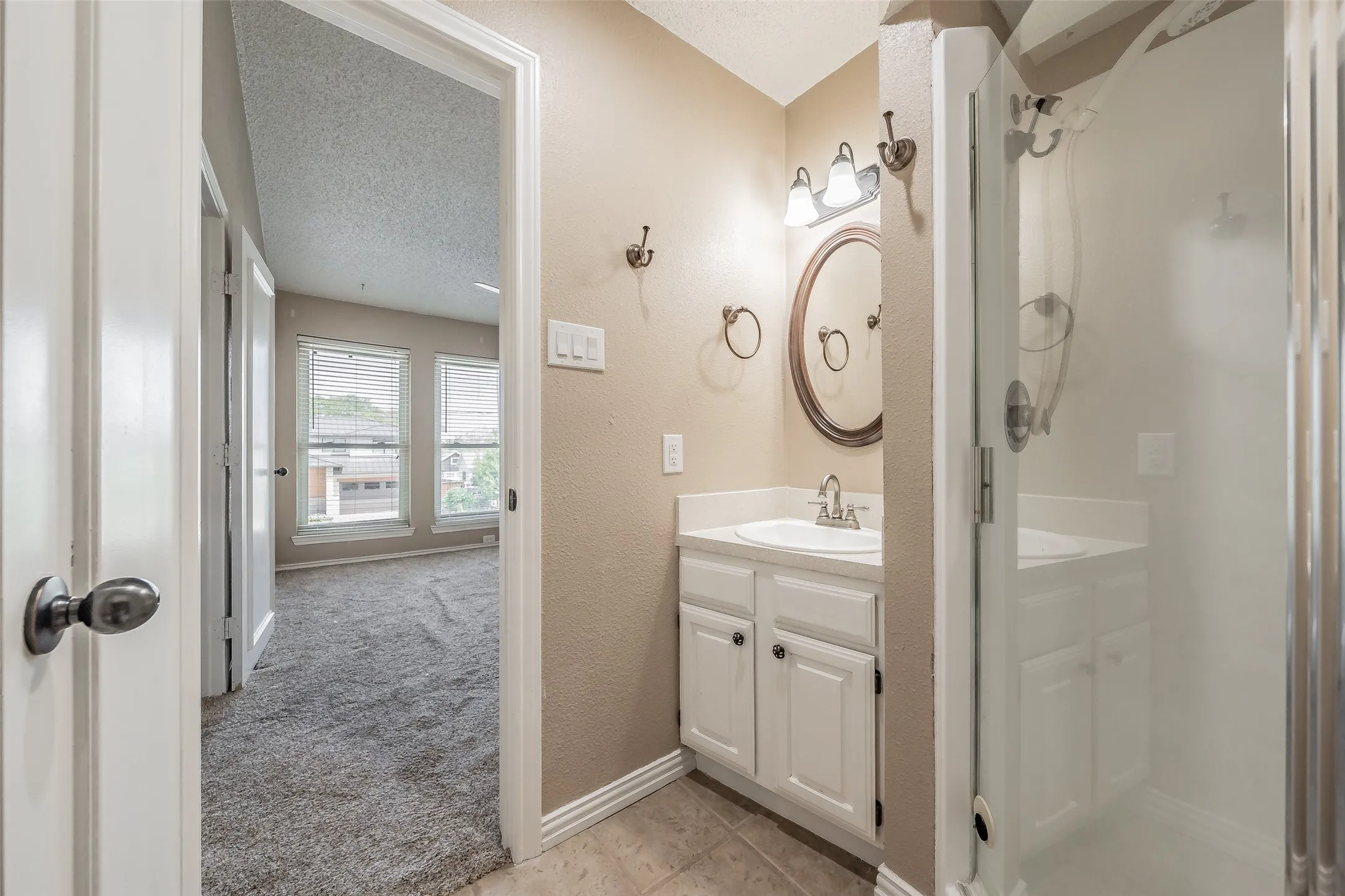 Condominium For Sale in Tarrant County , 714 E Wall Street 105, Grapevine, Texas 76051, 2 Bedroom, 3 Bathroom, Garage spaces, 1,152 Sqft, built in 1981, mls#21387329, Real Estate Agent in Grapevine, Homes For Sale in Tarrant county, Homes For Sale in Grapevine, Realtor in Grapevine Texas, Real Estate Brokerage Independent Realty Texas, Luminita Cordes Realtor