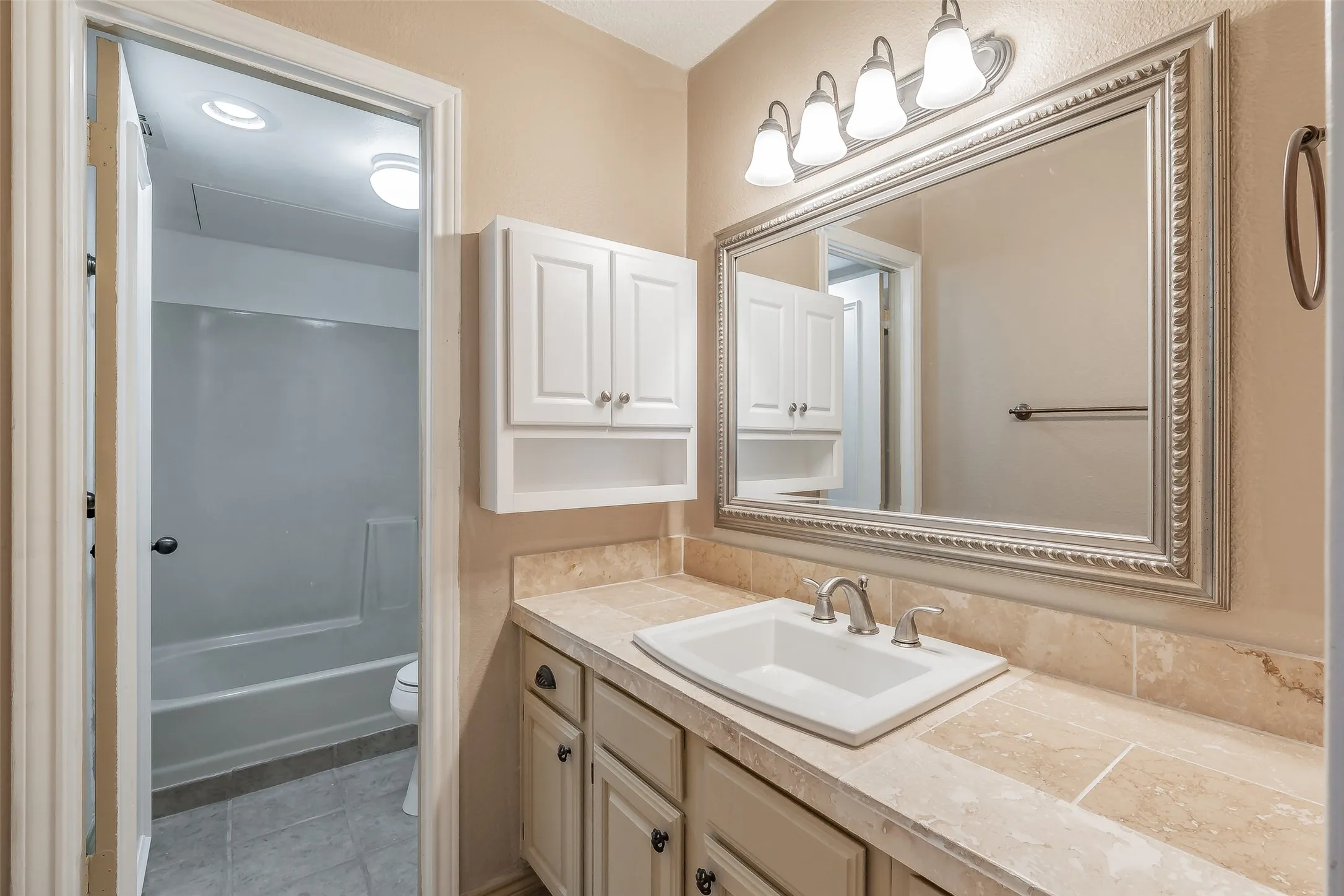 Condominium For Sale in Tarrant County , 714 E Wall Street 105, Grapevine, Texas 76051, 2 Bedroom, 3 Bathroom, Garage spaces, 1,152 Sqft, built in 1981, mls#21387329, Real Estate Agent in Grapevine, Homes For Sale in Tarrant county, Homes For Sale in Grapevine, Realtor in Grapevine Texas, Real Estate Brokerage Independent Realty Texas, Luminita Cordes Realtor