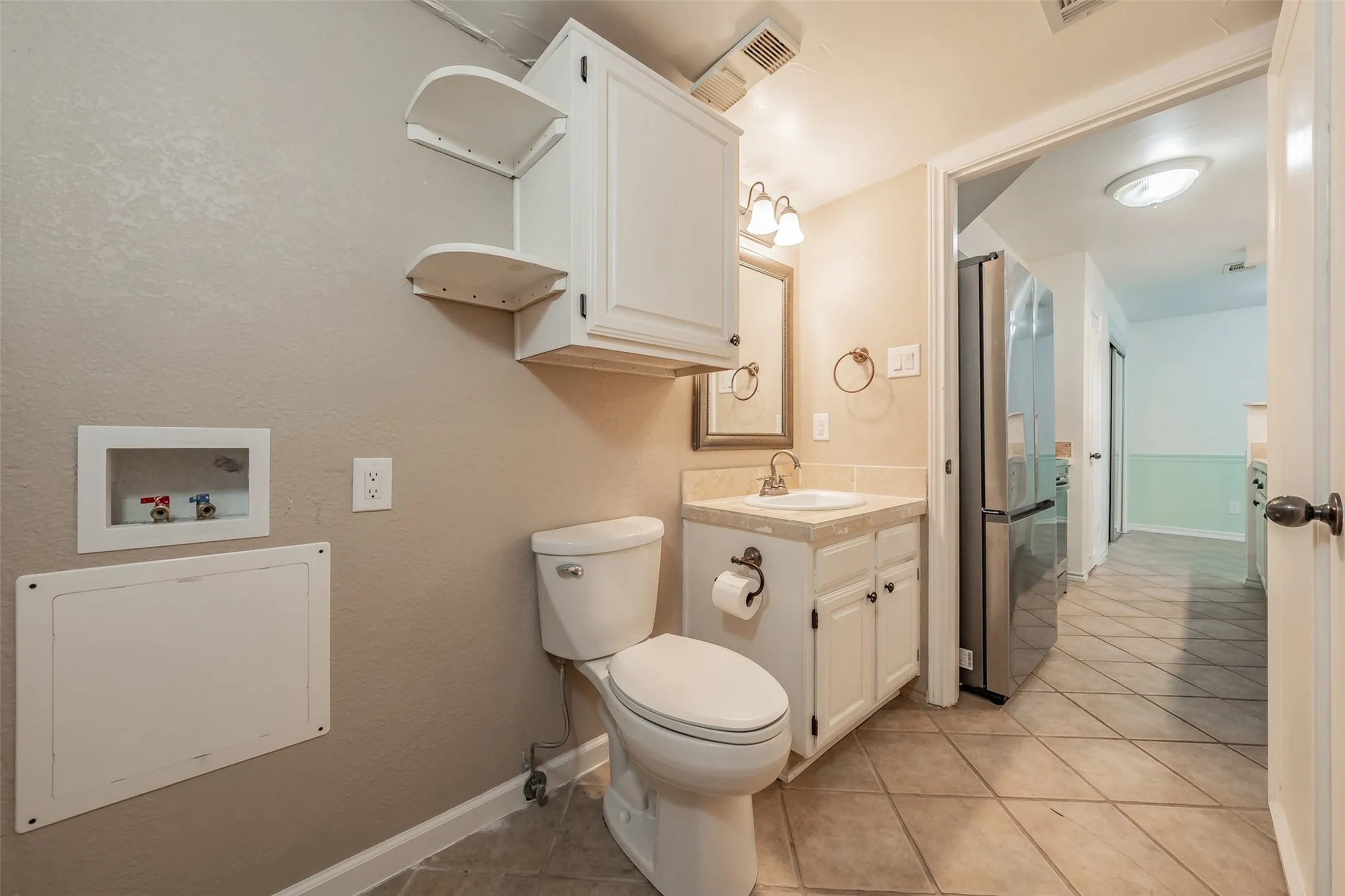 Condominium For Sale in Tarrant County , 714 E Wall Street 105, Grapevine, Texas 76051, 2 Bedroom, 3 Bathroom, Garage spaces, 1,152 Sqft, built in 1981, mls#21387329, Real Estate Agent in Grapevine, Homes For Sale in Tarrant county, Homes For Sale in Grapevine, Realtor in Grapevine Texas, Real Estate Brokerage Independent Realty Texas, Luminita Cordes Realtor