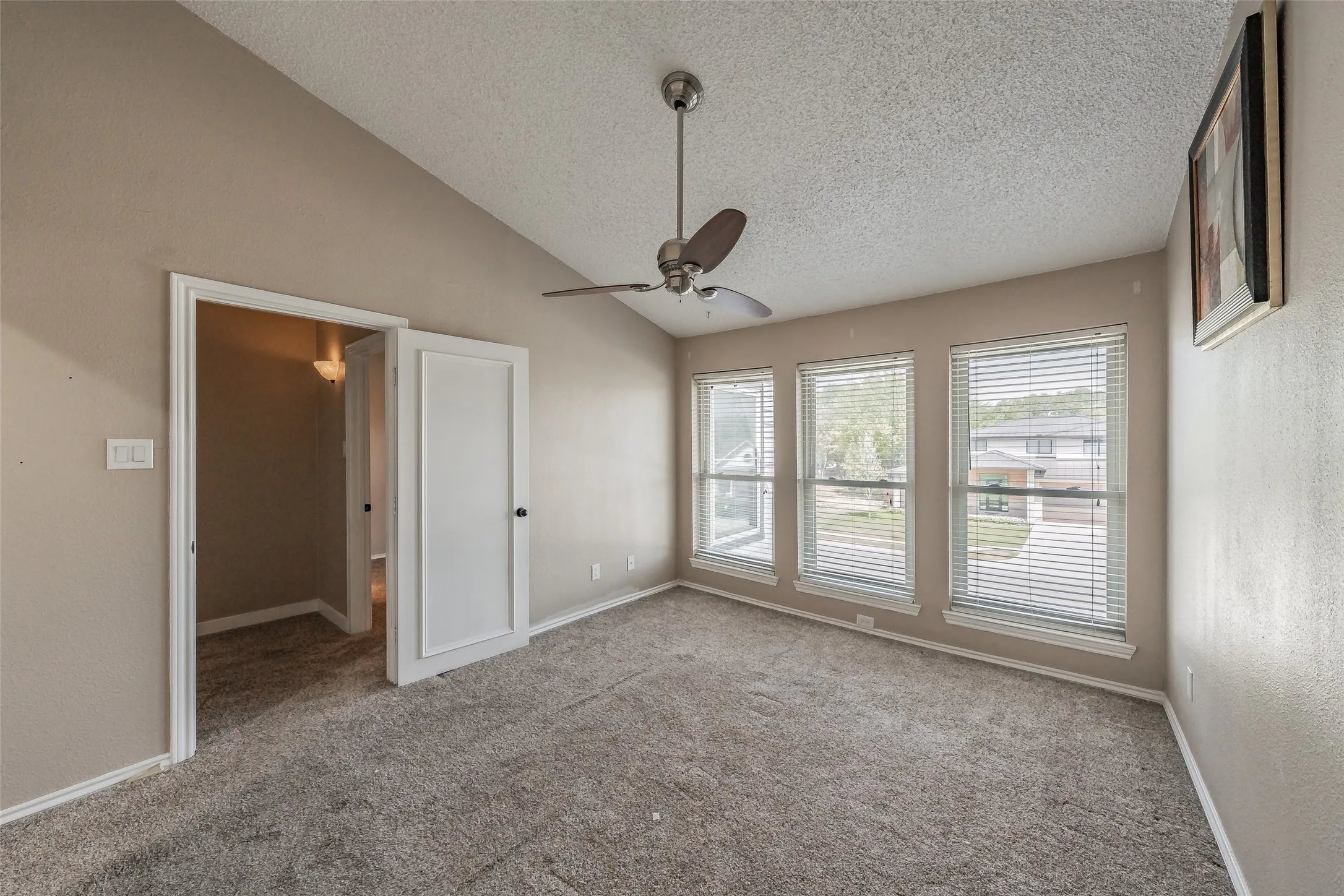 Condominium For Sale in Tarrant County , 714 E Wall Street 105, Grapevine, Texas 76051, 2 Bedroom, 3 Bathroom, Garage spaces, 1,152 Sqft, built in 1981, mls#21387329, Real Estate Agent in Grapevine, Homes For Sale in Tarrant county, Homes For Sale in Grapevine, Realtor in Grapevine Texas, Real Estate Brokerage Independent Realty Texas, Luminita Cordes Realtor