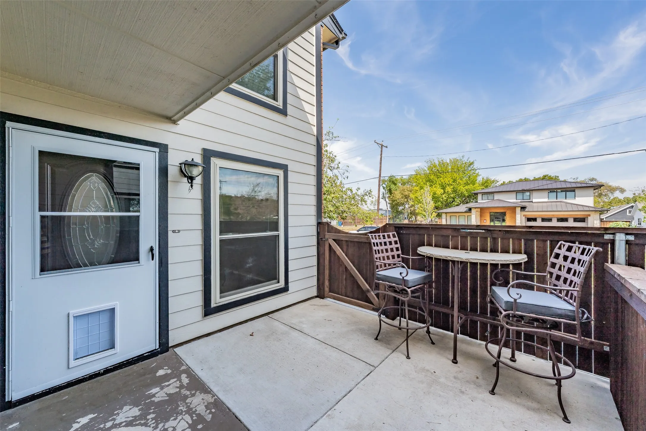 Condominium For Sale in Tarrant County , 714 E Wall Street 105, Grapevine, Texas 76051, 2 Bedroom, 3 Bathroom, Garage spaces, 1,152 Sqft, built in 1981, mls#21387329, Real Estate Agent in Grapevine, Homes For Sale in Tarrant county, Homes For Sale in Grapevine, Realtor in Grapevine Texas, Real Estate Brokerage Independent Realty Texas, Luminita Cordes Realtor